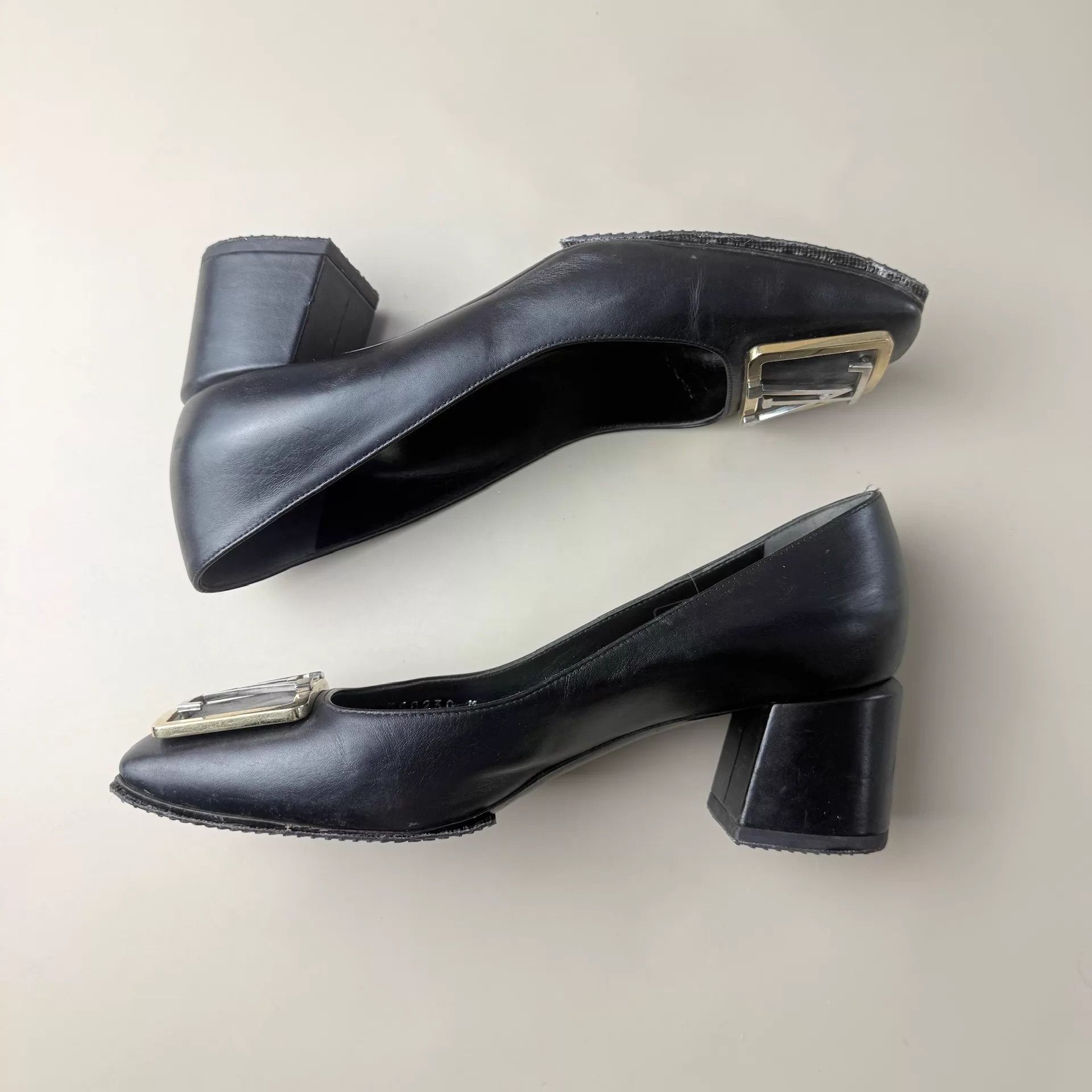 Louis Vuitton LV Black Gold Logo Square Buckle Heels 38 Size US 7.5 / IT 37.5 - 5 Thumbnail