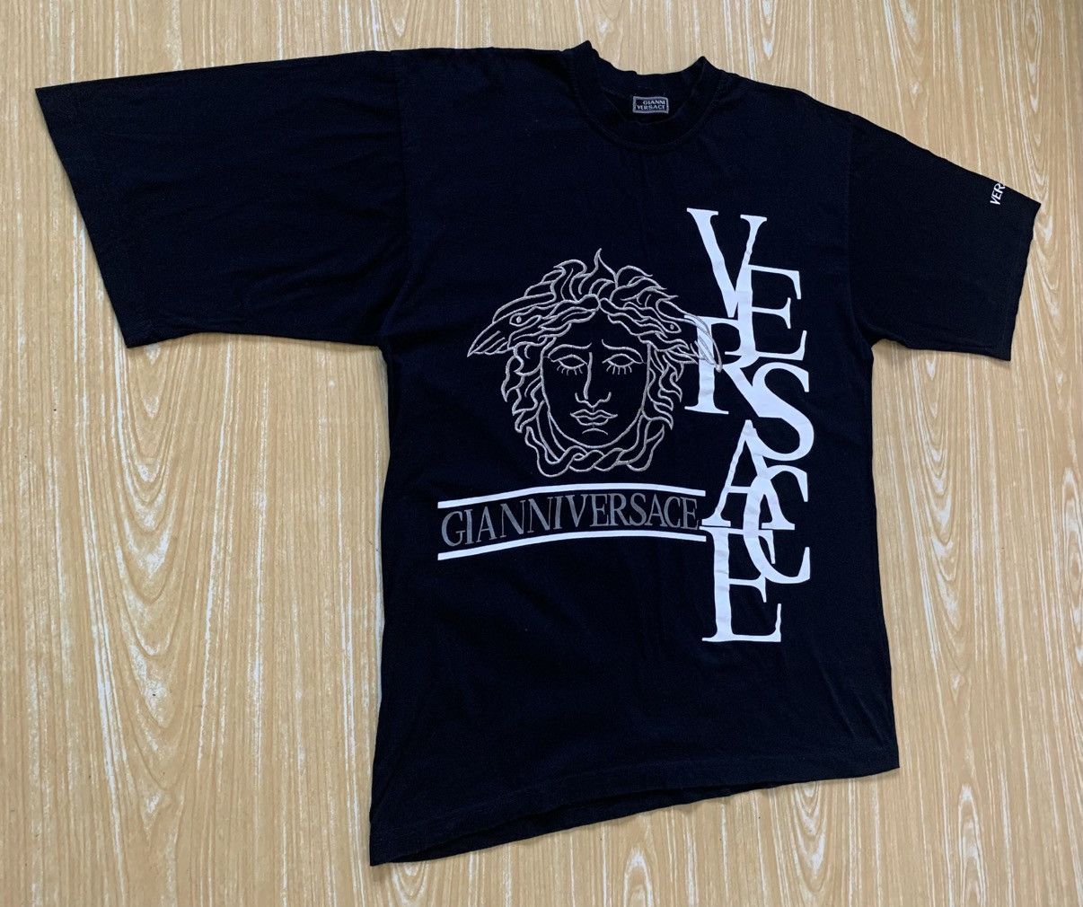 Versace Rare.. Versace Medusa Embroidered T Shirt Size US XL / EU 56 / 4 - 4 Thumbnail