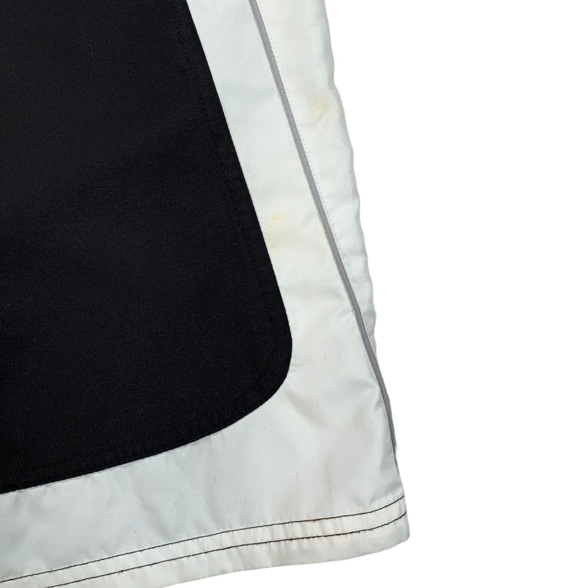 Vintage Vintage Nike Black Red & White Bathing Suit Swim Shorts Size US 32 / EU 48 - 5 Thumbnail