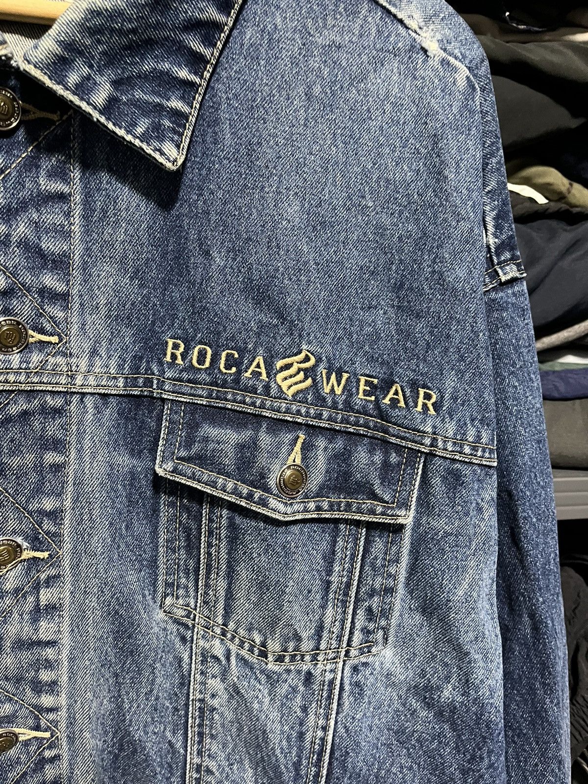 JNCO × Rocawear × Vintage Crazy Vintage Y2K Rocawear Hip-Hop Denim Trucker Jacket Size US XL / EU 56 / 4 - 6 Thumbnail