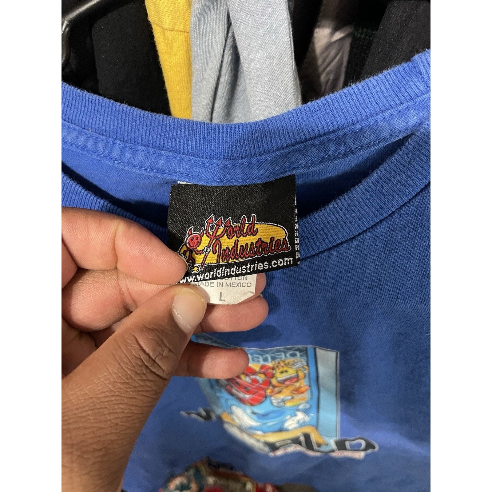 Gildan Size Youth L (12-14)- Vintage World Industries T-shirt Rare Size US L / EU 52-54 / 3 - 3 Thumbnail