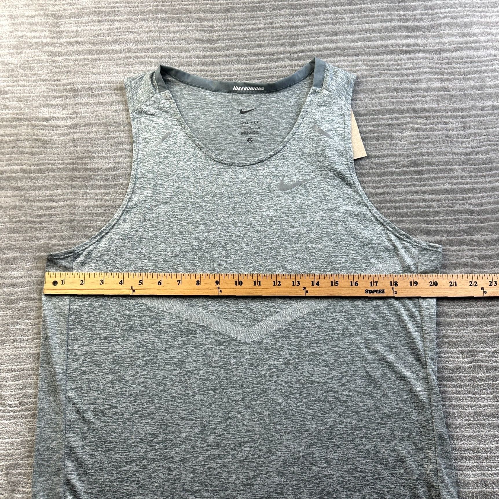 Nike Nike Dri-Fit Rise 365 Tank Top Shirt Mens Medium Gray Dri-Fit Gym Training Vintage? No. Size US M / EU 48-50 / 2 - 8 Thumbnail