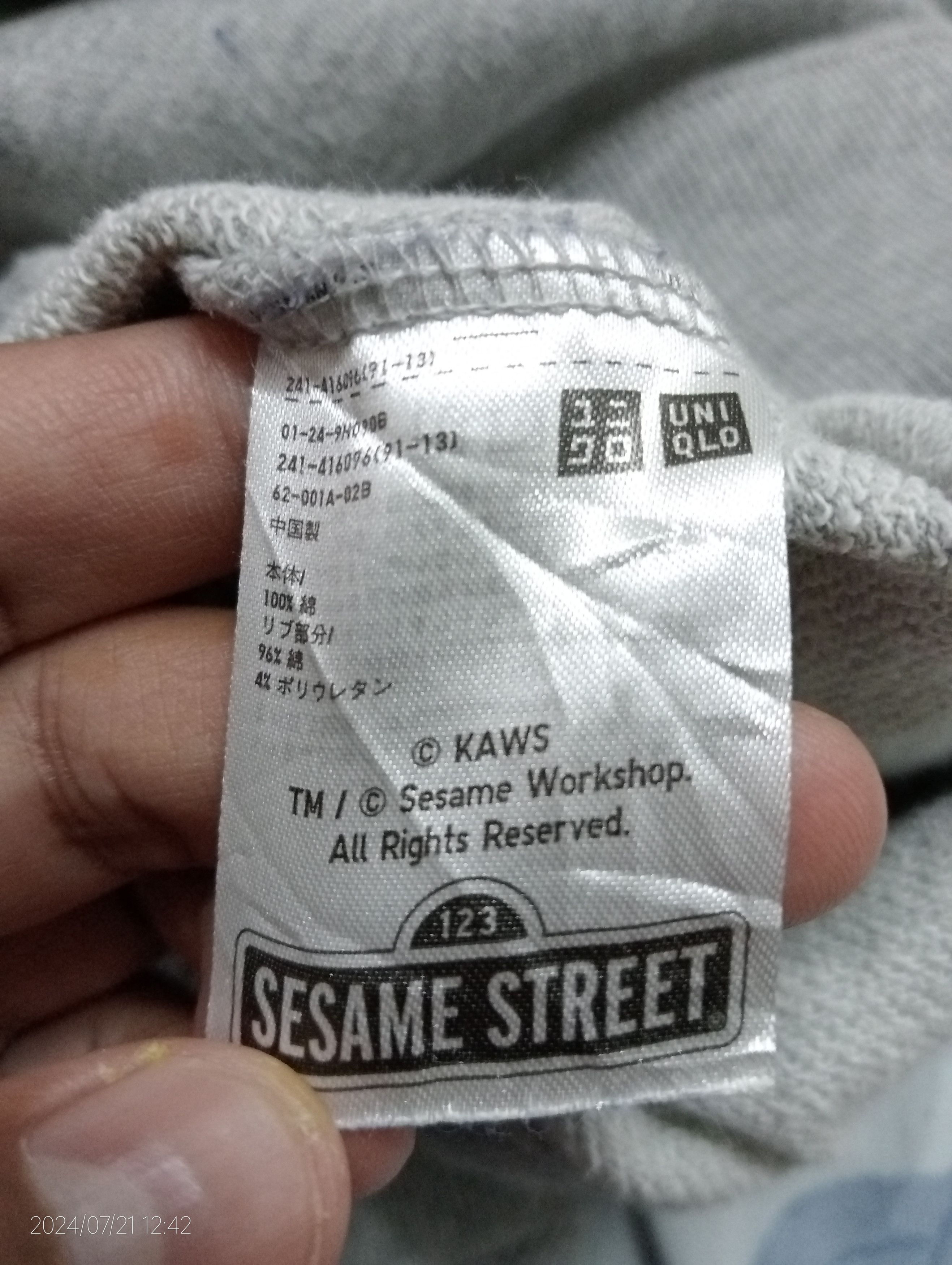 Kaws × Uniqlo Vintage KAWS X Sesame Street Pullover Hoodie Very Rare Size US M / EU 48-50 / 2 - 2 Thumbnail