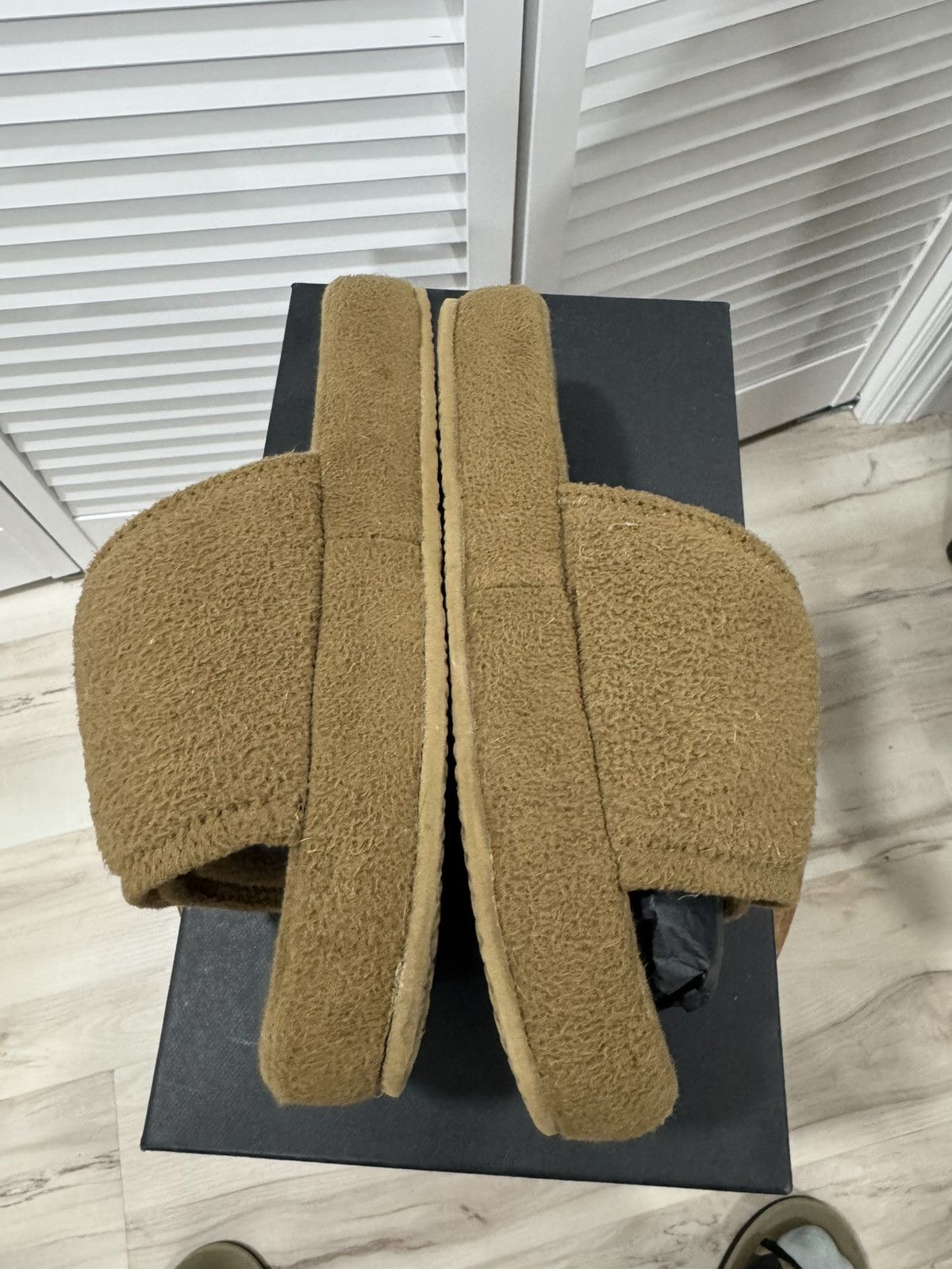 Yeezy Yeezy Season 7 Fleece Slide (Trench) Size US 8 / EU 41 - 6 Thumbnail