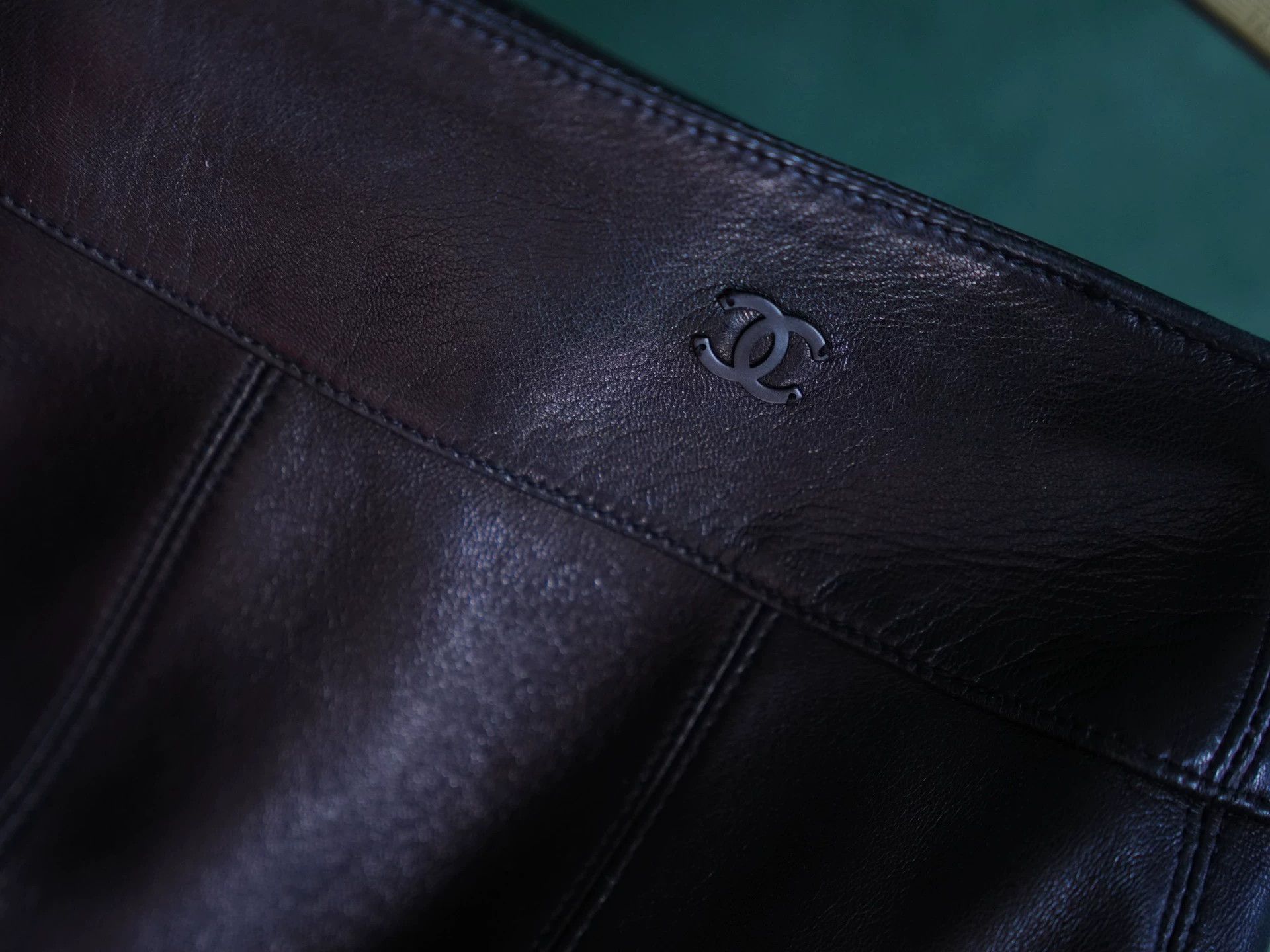 Chanel Chanel 2004 Runway Lambskin Bodycon Pleated Skirt Fr36 Size 26" / US 2 / IT 38 - 5 Thumbnail