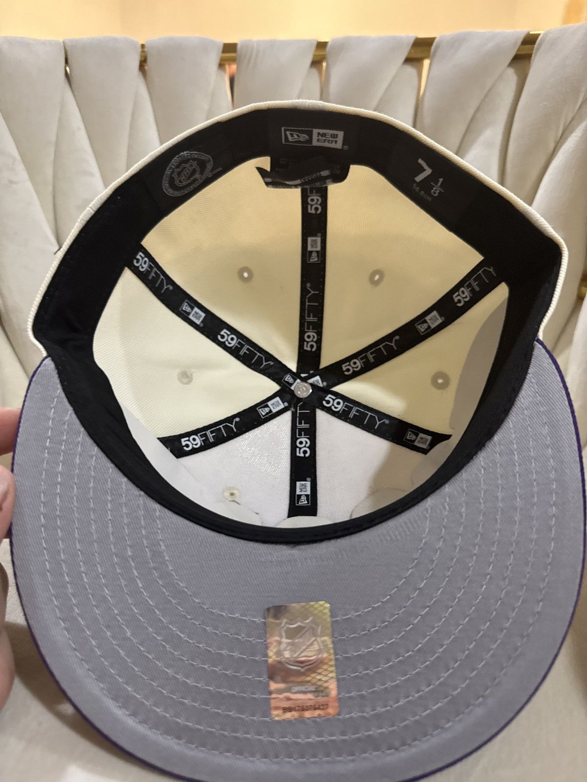 New Era 59Fifty Chicago Blackhawks “Hockey Fights Cancer” 7 1/8 Size ONE SIZE - 1 Thumbnail