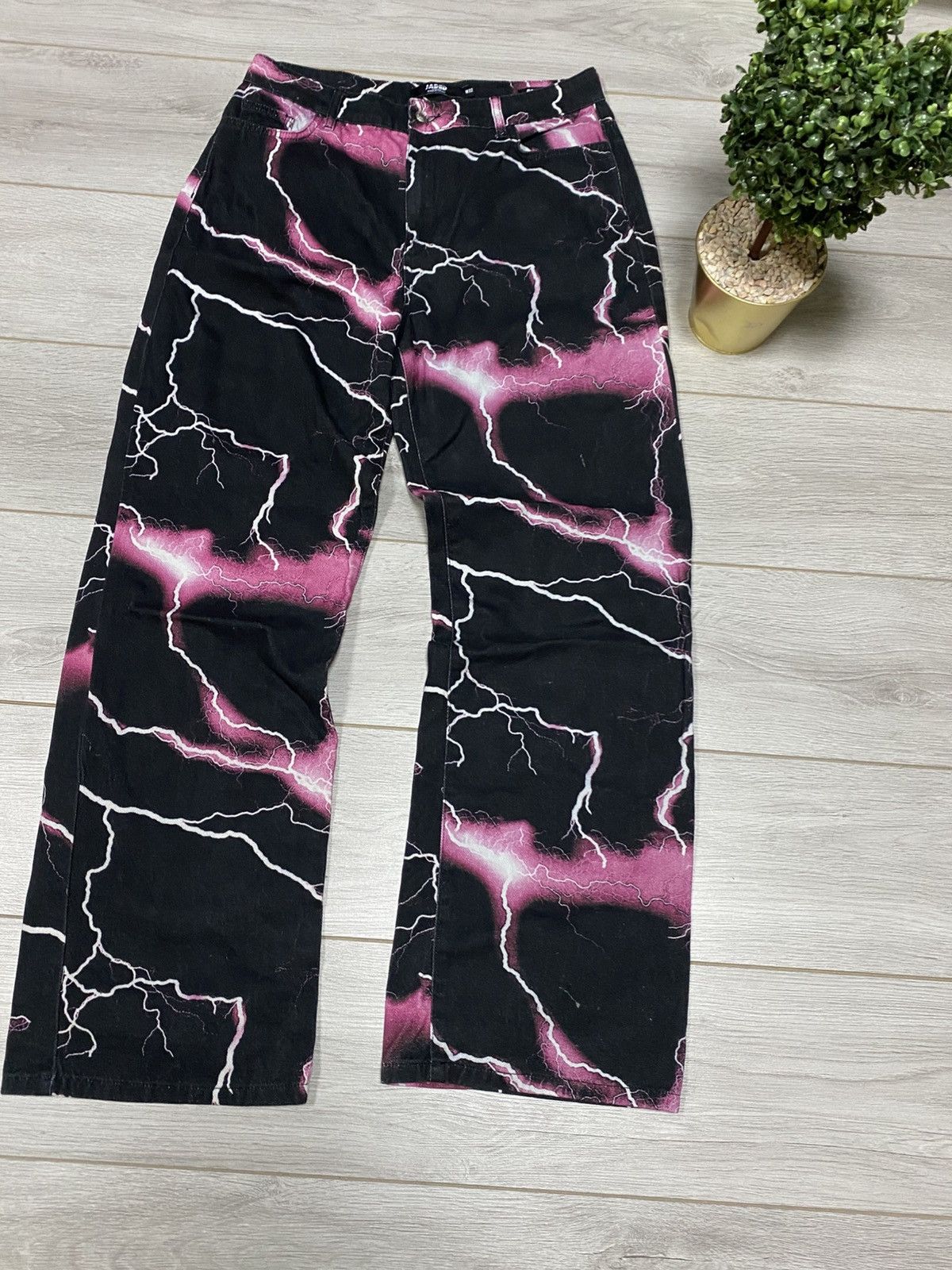 Jaded London Jaded pink lightnings boyfriend over print jeans pants Size US 32 / EU 48 - 2 Thumbnail