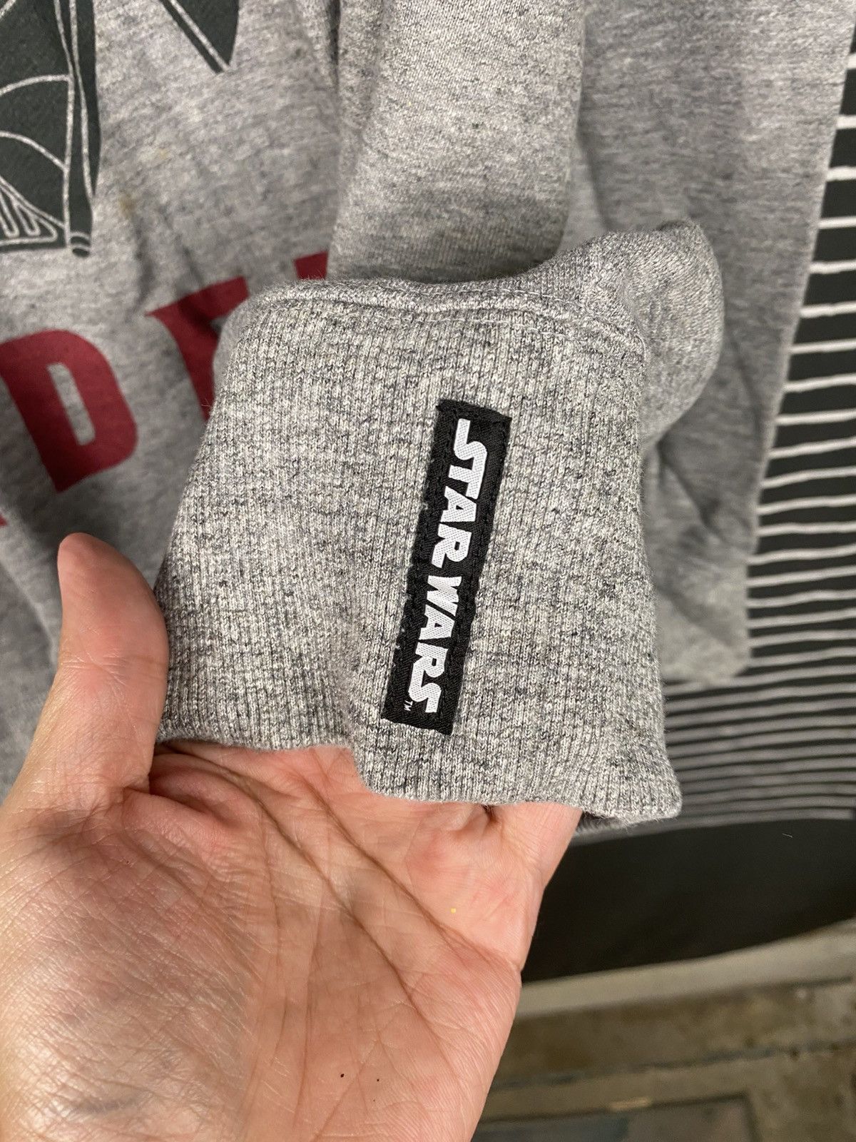 Uniqlo UT X Starwars Darth Vader Sweatshirt Size US XL / EU 56 / 4 - 5 Thumbnail