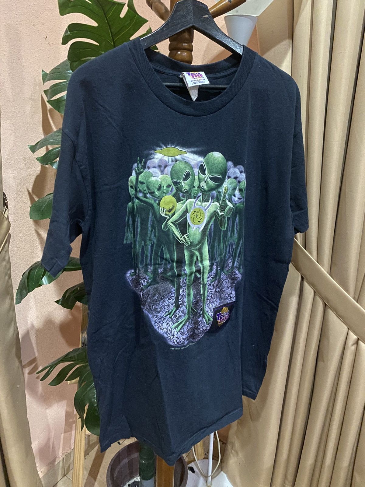 Vintage Vintage 1997 Touch Tone Alien Graphic Tee by Wild Oats Size US L / EU 52-54 / 3 - 3 Thumbnail