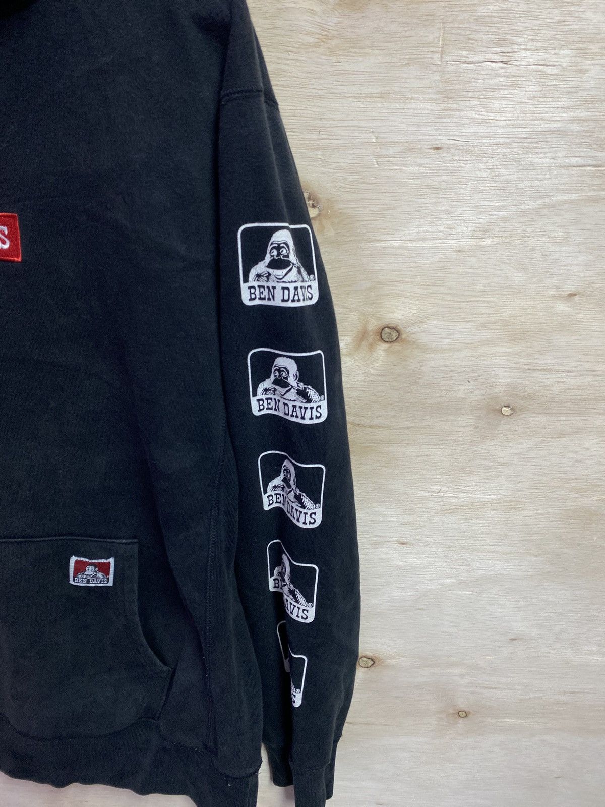 Ben Davis Ben Davis pullover hoodie gorilla logo patches on sleeves. Size US XL / EU 56 / 4 - 2 Thumbnail