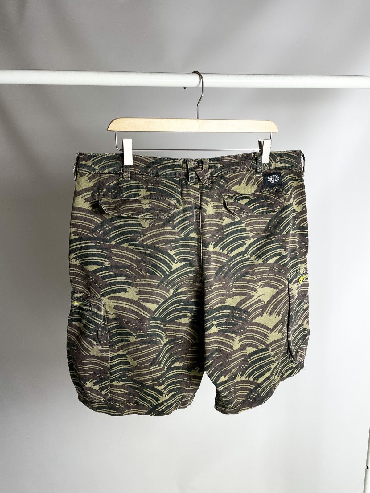 Nike 🍃 VINTAGE 🍃 Nike Wavy tropical camo Printed cargo Shorts Size US 36 / EU 52 - 5 Thumbnail
