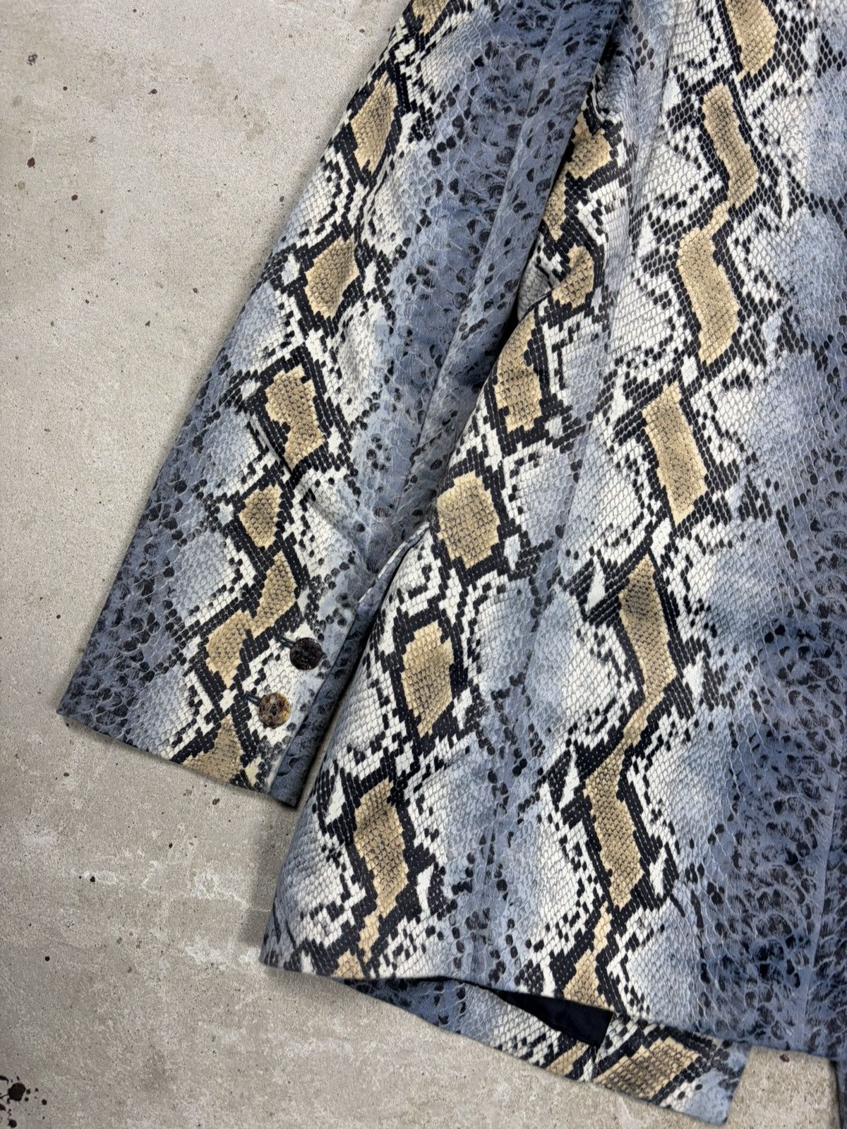 Roberto Cavalli Vintage 2000s Roberto Cavalli Snake Skin Python Print Blazer Size XL / US 12-14 / IT 48-50 - 15 Thumbnail