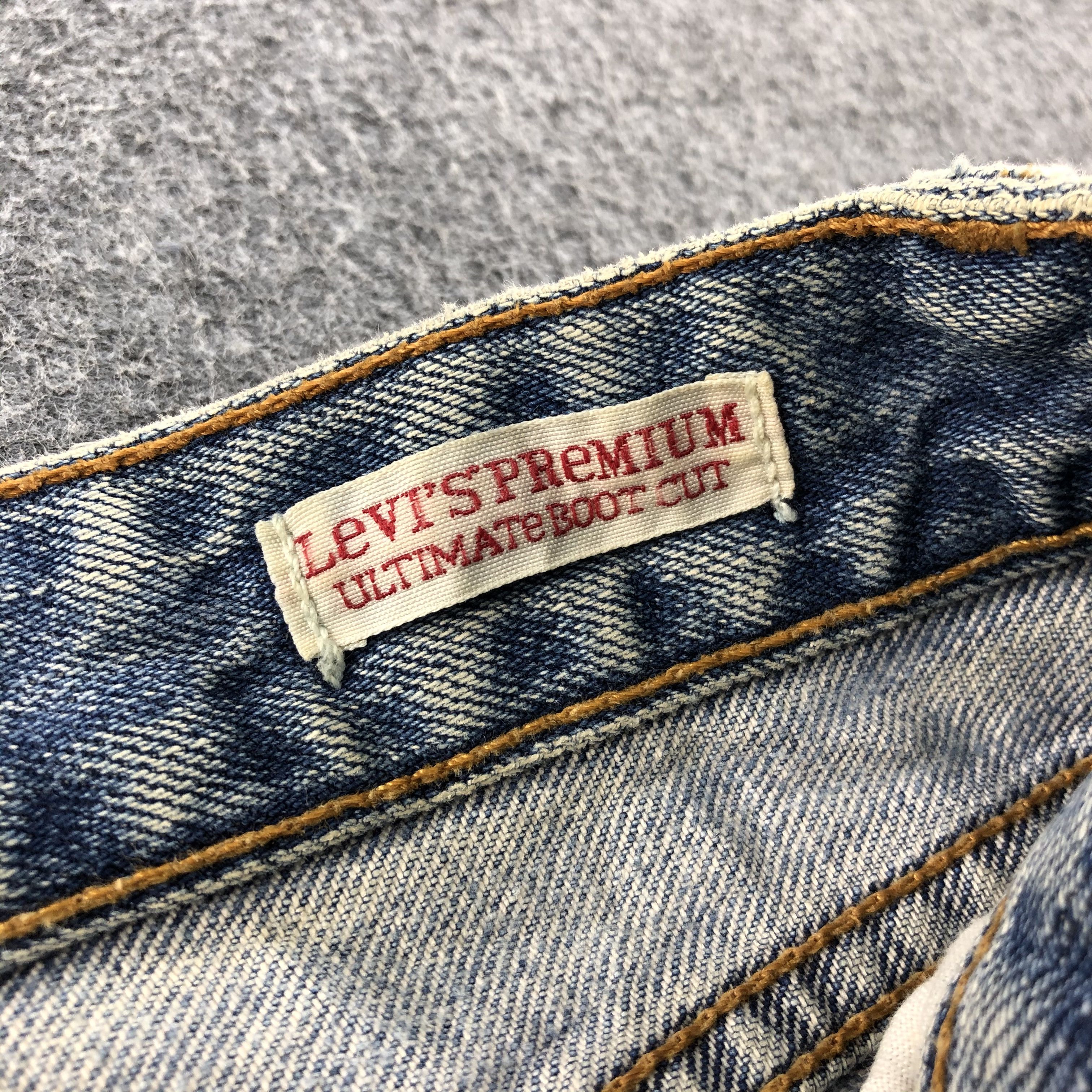 Levi's Vintage Light Wash Levis Flare Jeans- J1300 Size US 33 - 9 Thumbnail
