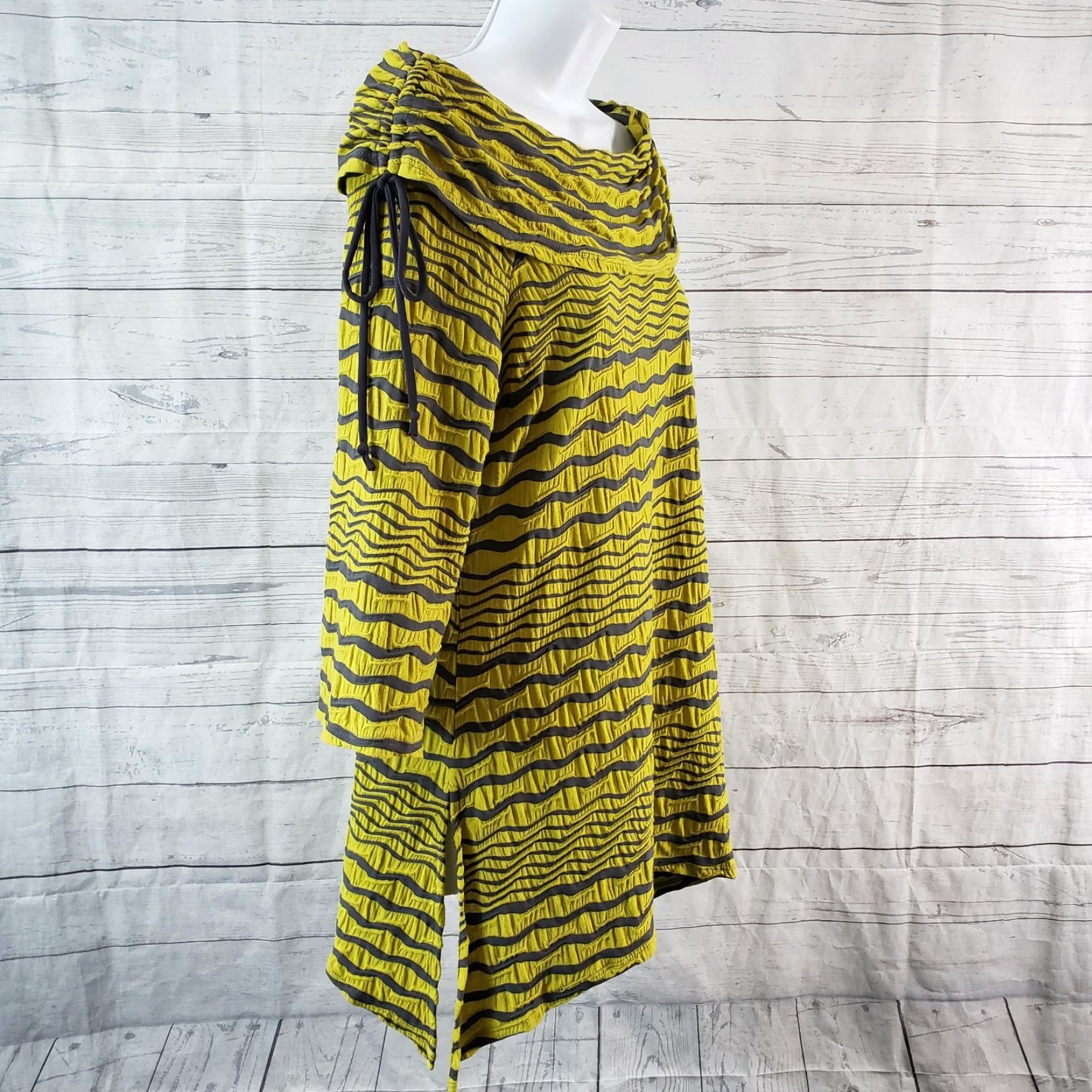Vintage IC by Connie K Womens Off The Shoulder Top Sz Small Green Stripe Textured Blouse Size S / US 4 / IT 40 - 3 Thumbnail