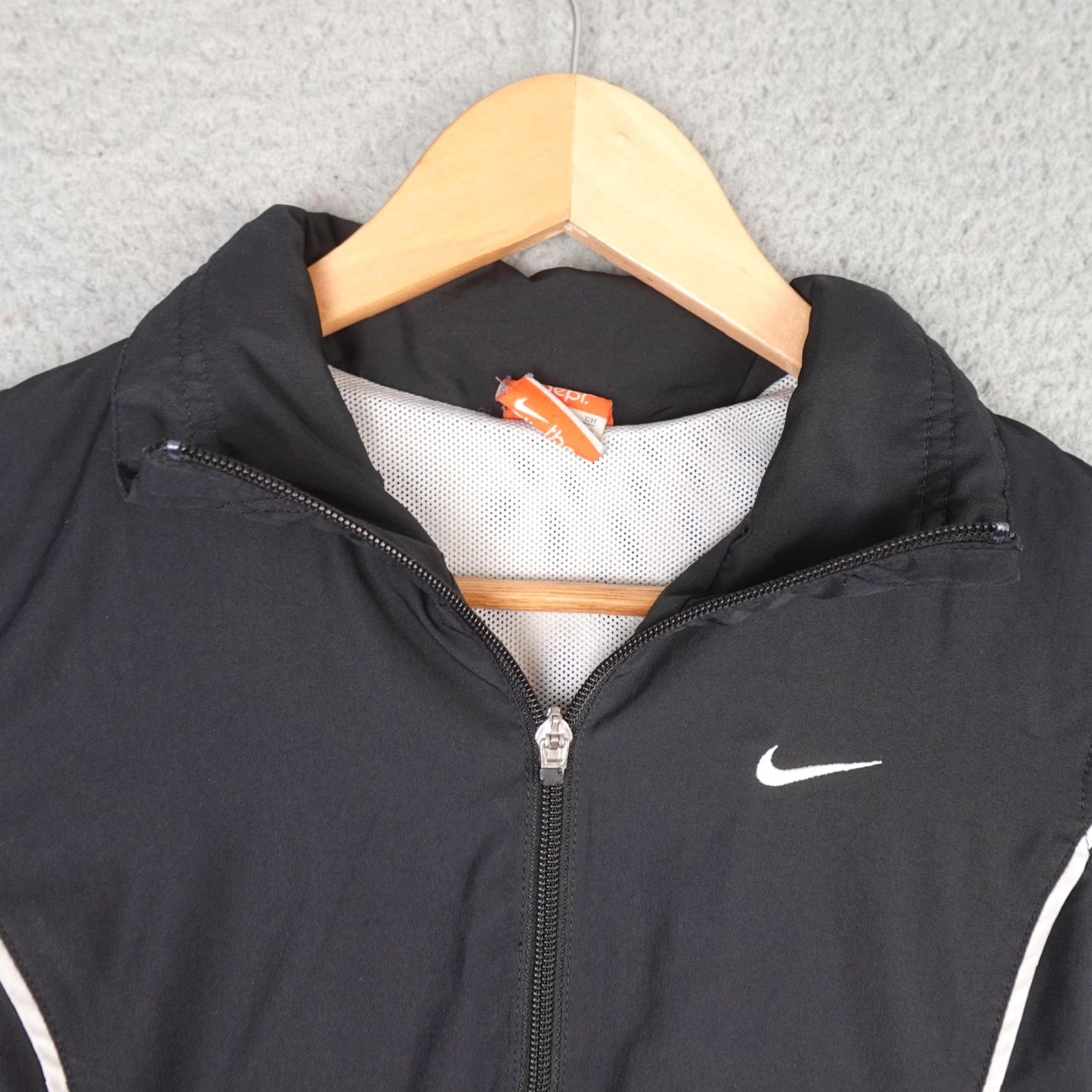 Nike Nike Track Jacket Ladies Small Black Athletic Running Full Zip Lightweight Size S / US 4 / IT 40 - 5 Thumbnail