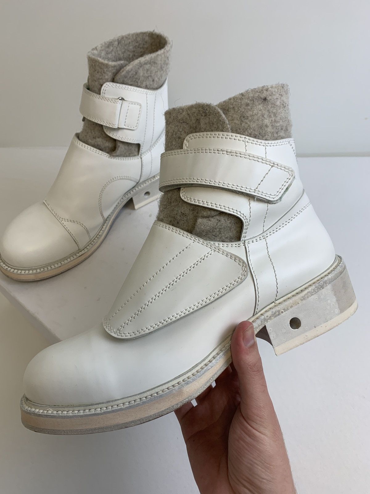 Pre owned Sample Squadron Velcro Boot White