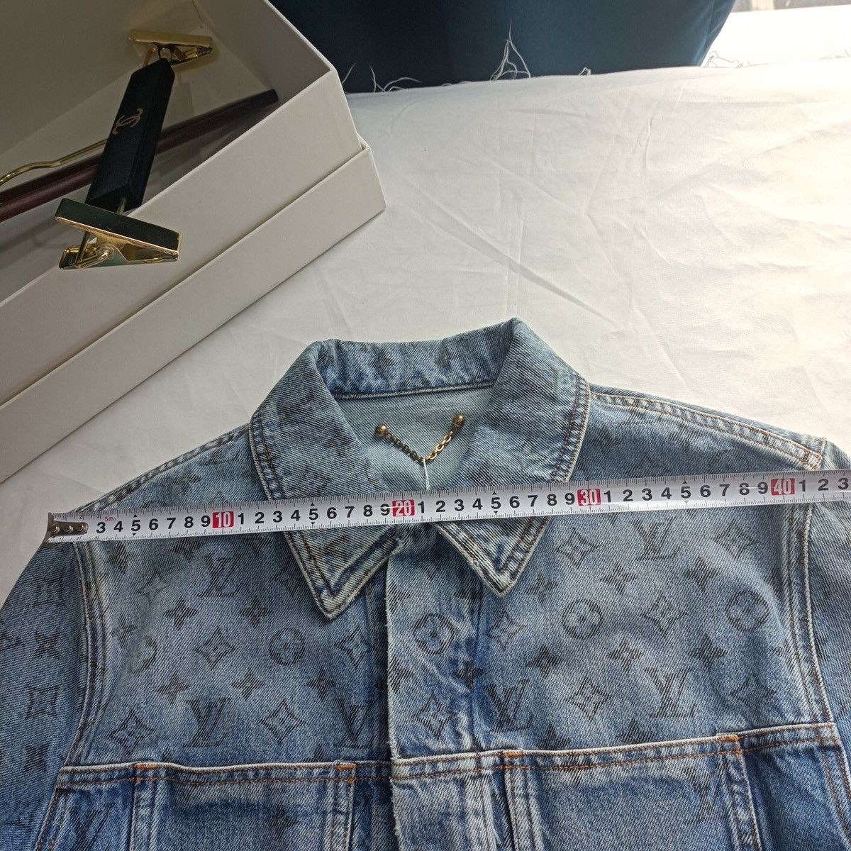 Louis Vuitton Louis Vuitton LV blue logo vintage lapel denim jacket Size US S / EU 44-46 / 1 - 4 Thumbnail