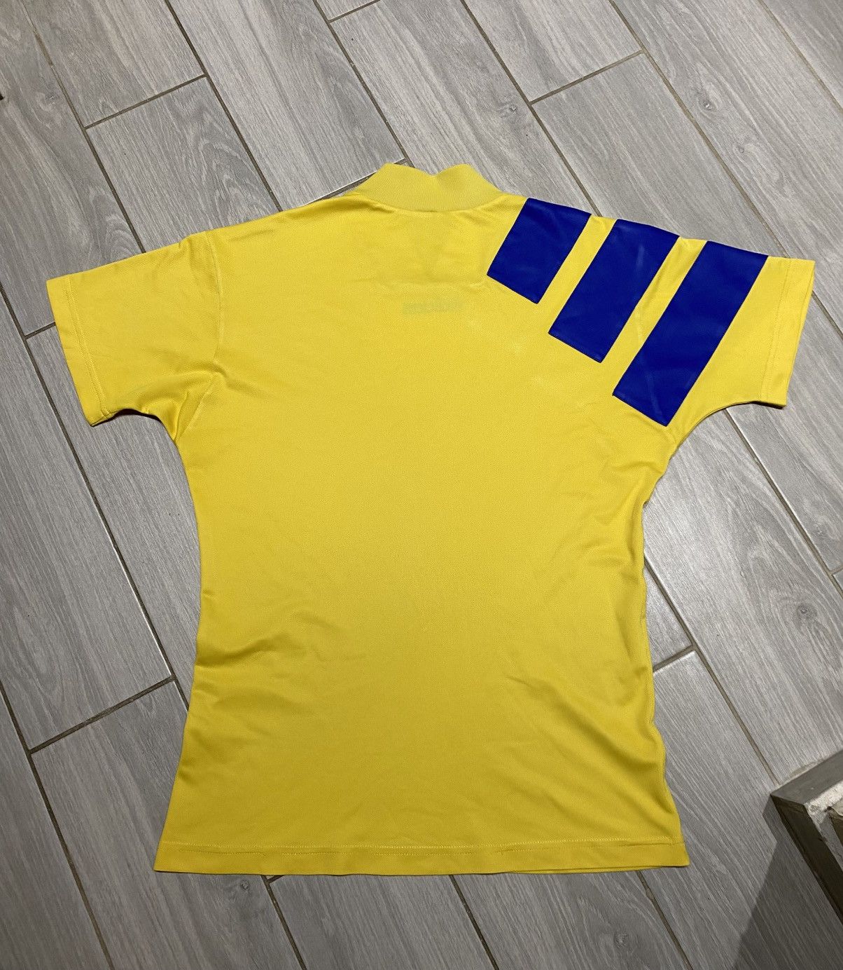 Adidas Sweden Home football 90s 1991 Soccer Sweden Template Jersey Size US S / EU 44-46 / 1 - 2 Thumbnail