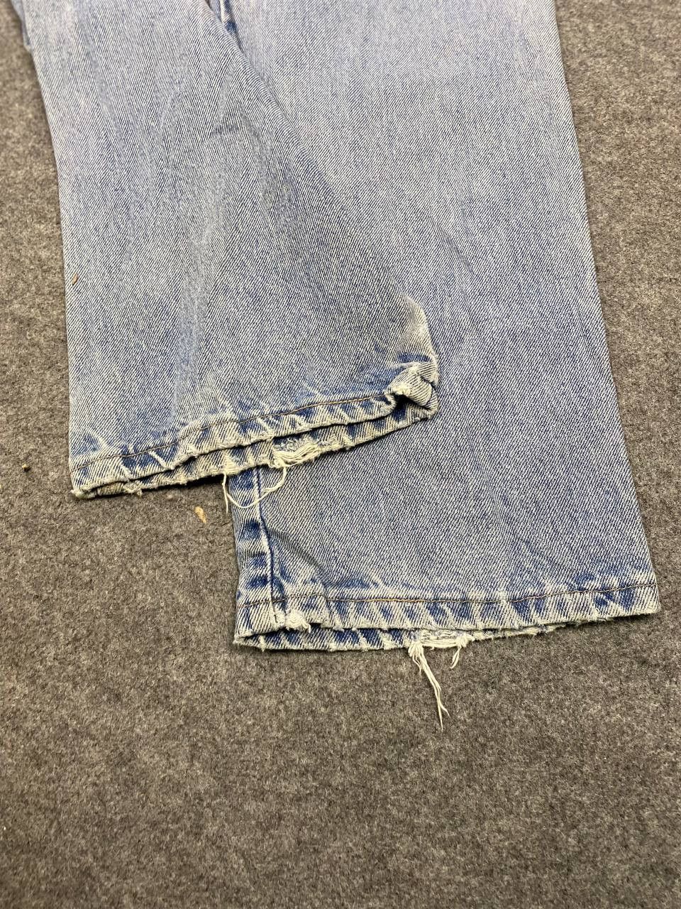 Wrangler vintage wrangler lightwash distressed denim Size US 37 - 6 Thumbnail