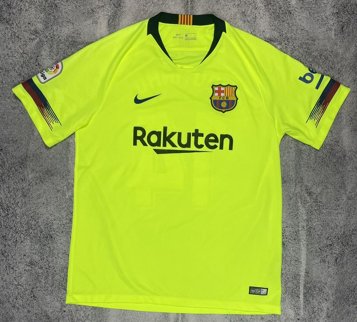 Nike Nike FC Barcelona Jersey #14 Coutinho UNICEF 20182019 Size L Size US L / EU 52-54 / 3 - 1 Thumbnail