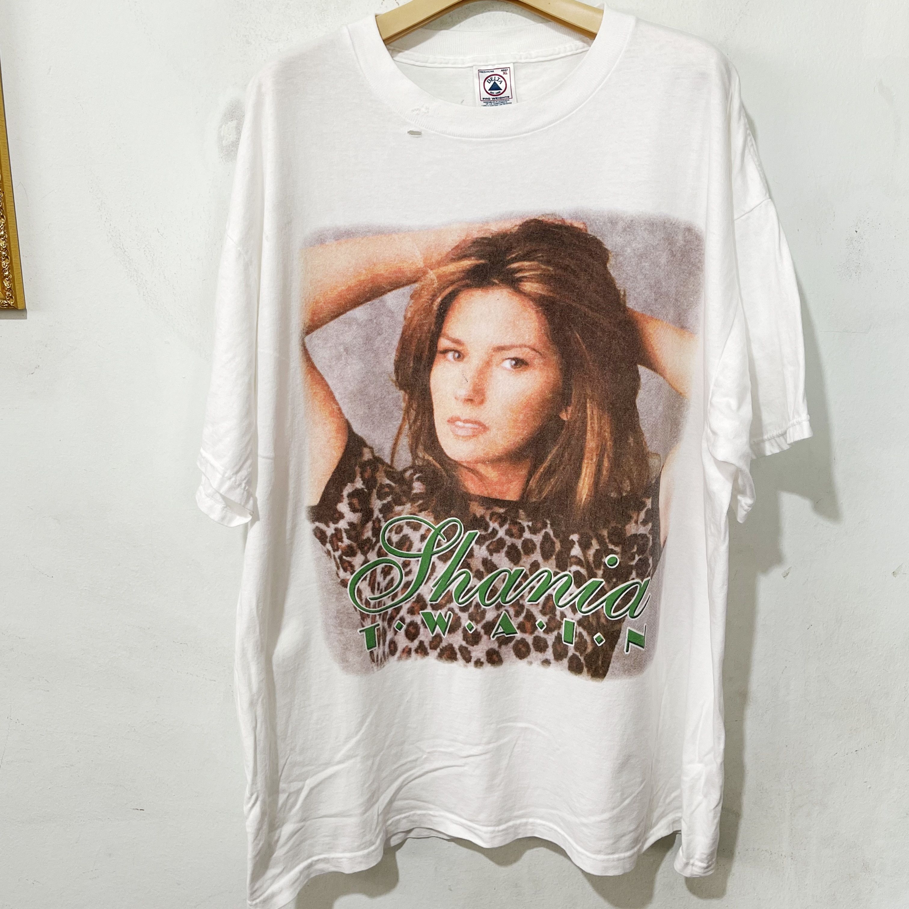 Vintage Vintage 90s Shania Twain T-Shirt Size US XL / EU 56 / 4 - 1 Thumbnail