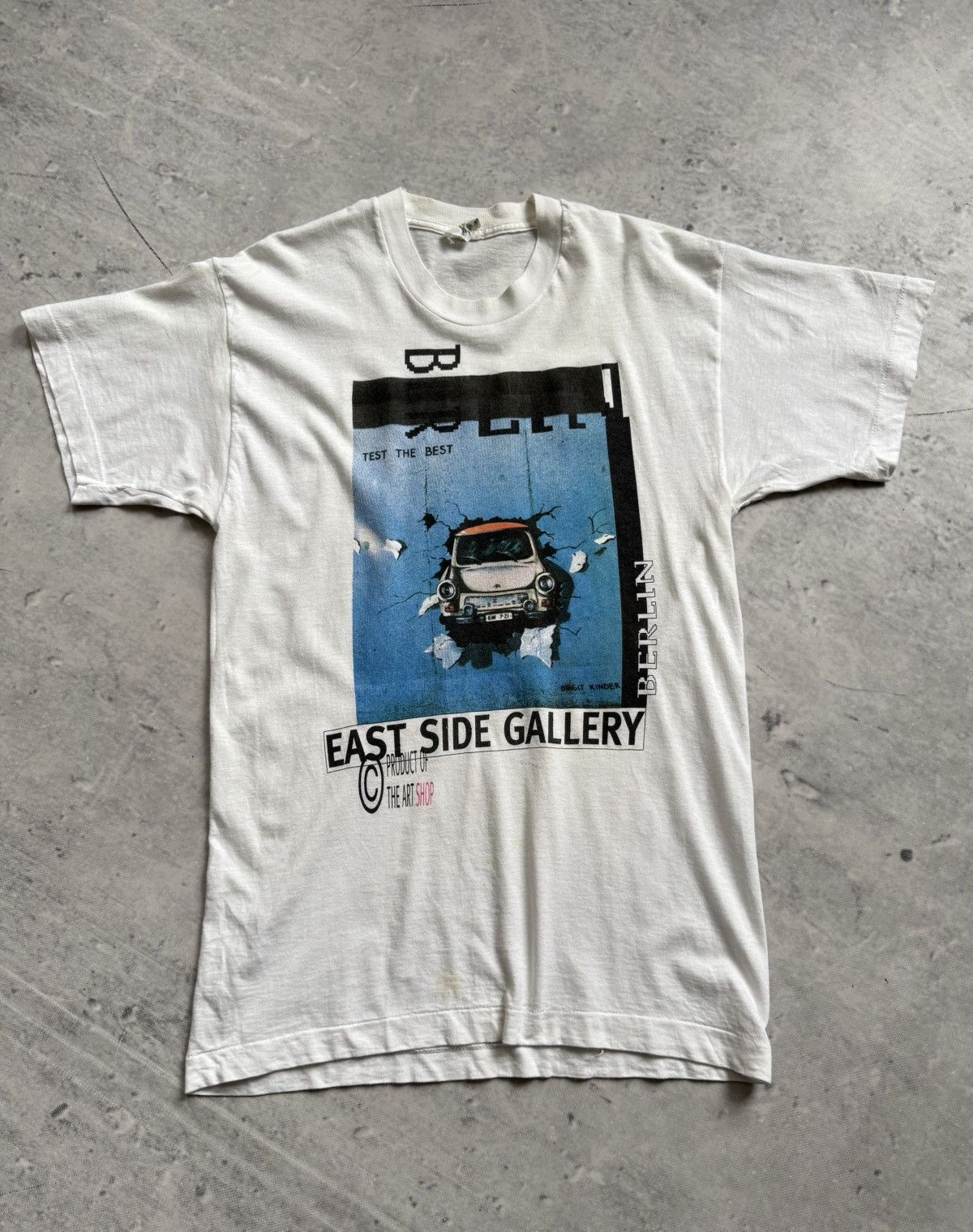 Vintage Screen Stars vintage tee Gallery east side Berlin Car Art Size US L / EU 52-54 / 3 - 1 Thumbnail