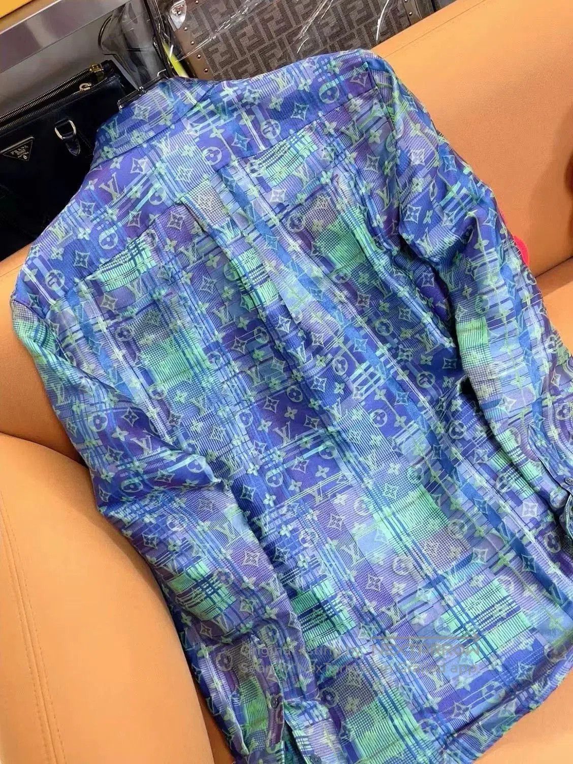 Louis Vuitton Louis Vuitton Neon Check Logo Print Shirt. Size US S / EU 44-46 / 1 - 2 Thumbnail