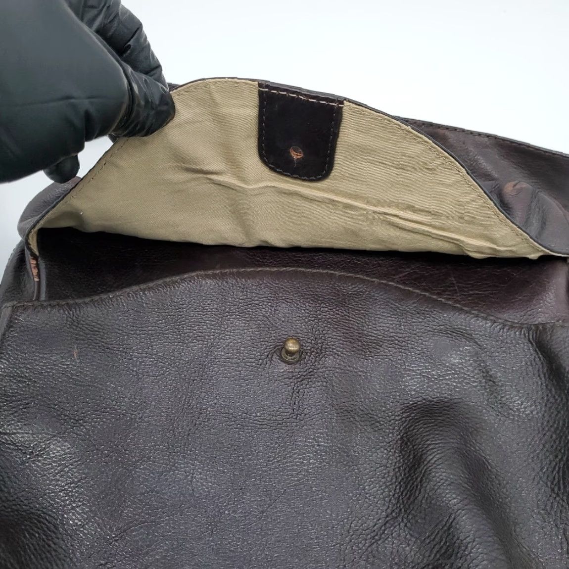 Banana Republic Banana Republic Leather Chocolate Brown Messenger Bag Men’s 13" Satchel, Medium, Zip Button Closure, Brown, Leather, Classic Messenger Bag, Men Size ONE SIZE - 7 Thumbnail
