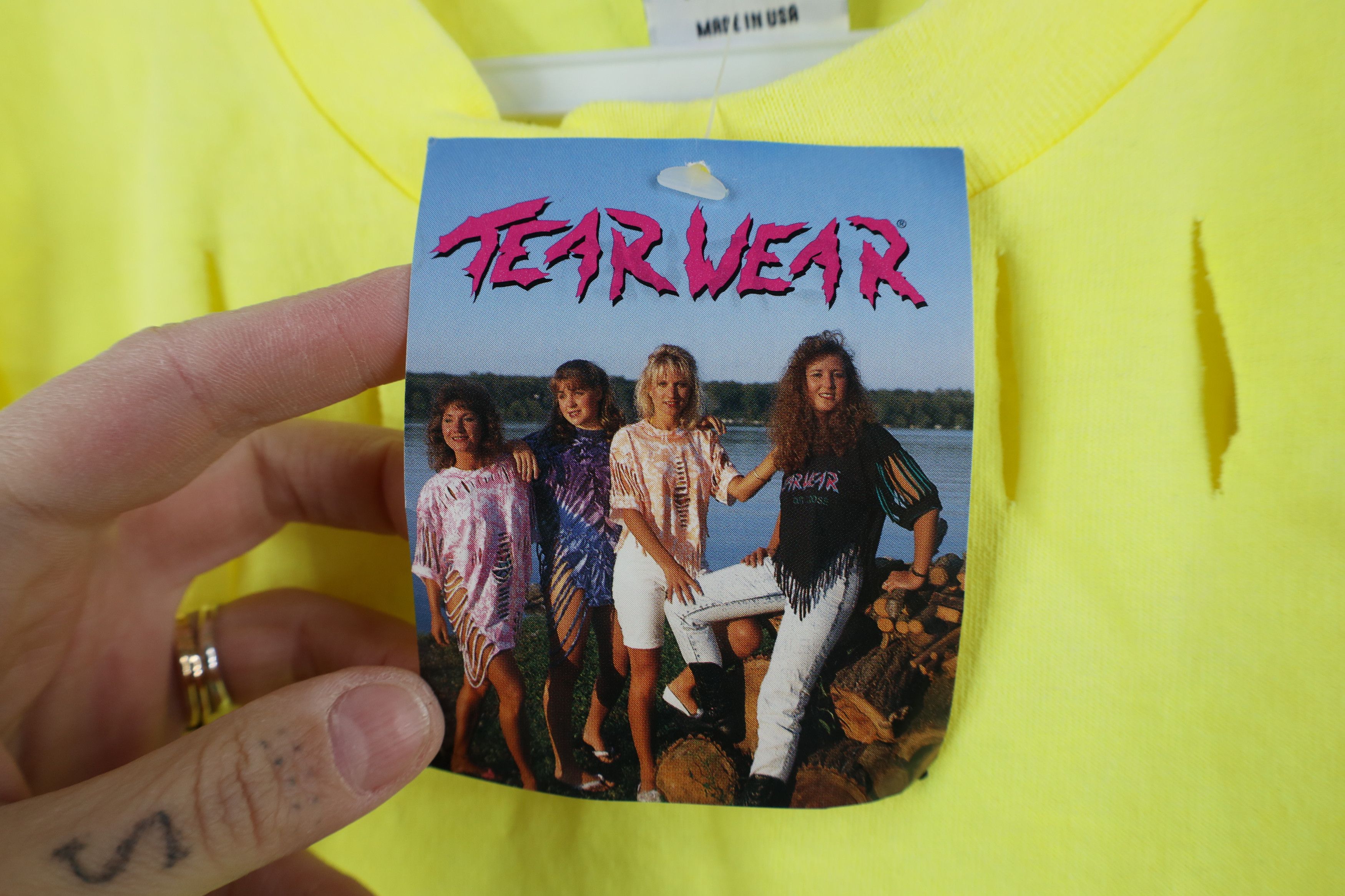 Vintage Deadstock Vintage 90s Streetwear Beach T-Shirt Yellow USA Size XL / US 12-14 / IT 48-50 - 4 Thumbnail