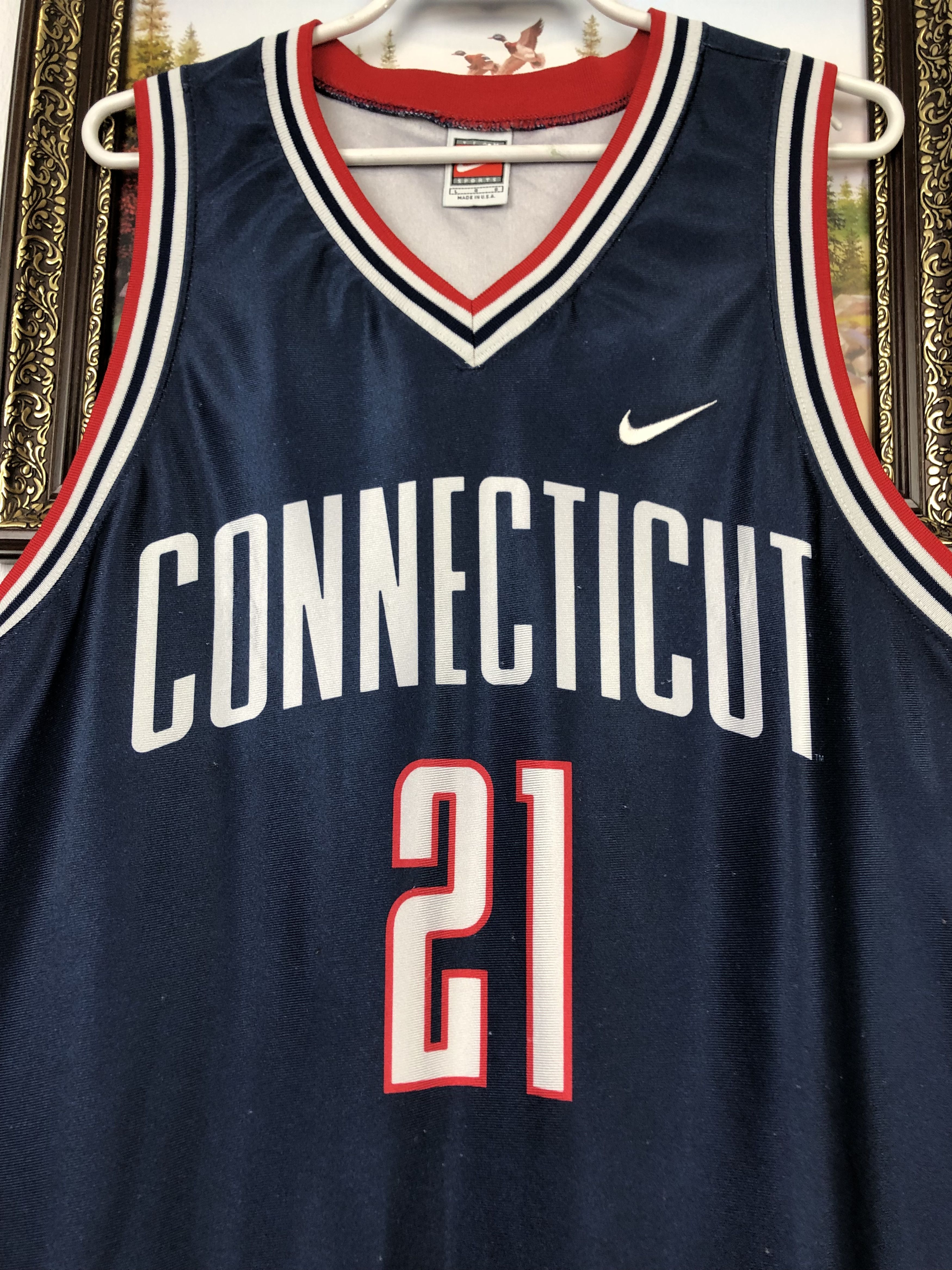 Nike Vintage Connecticut Huskies UCONN Moore NCAA Tee Jersey Size US L / EU 52-54 / 3 - 3 Thumbnail