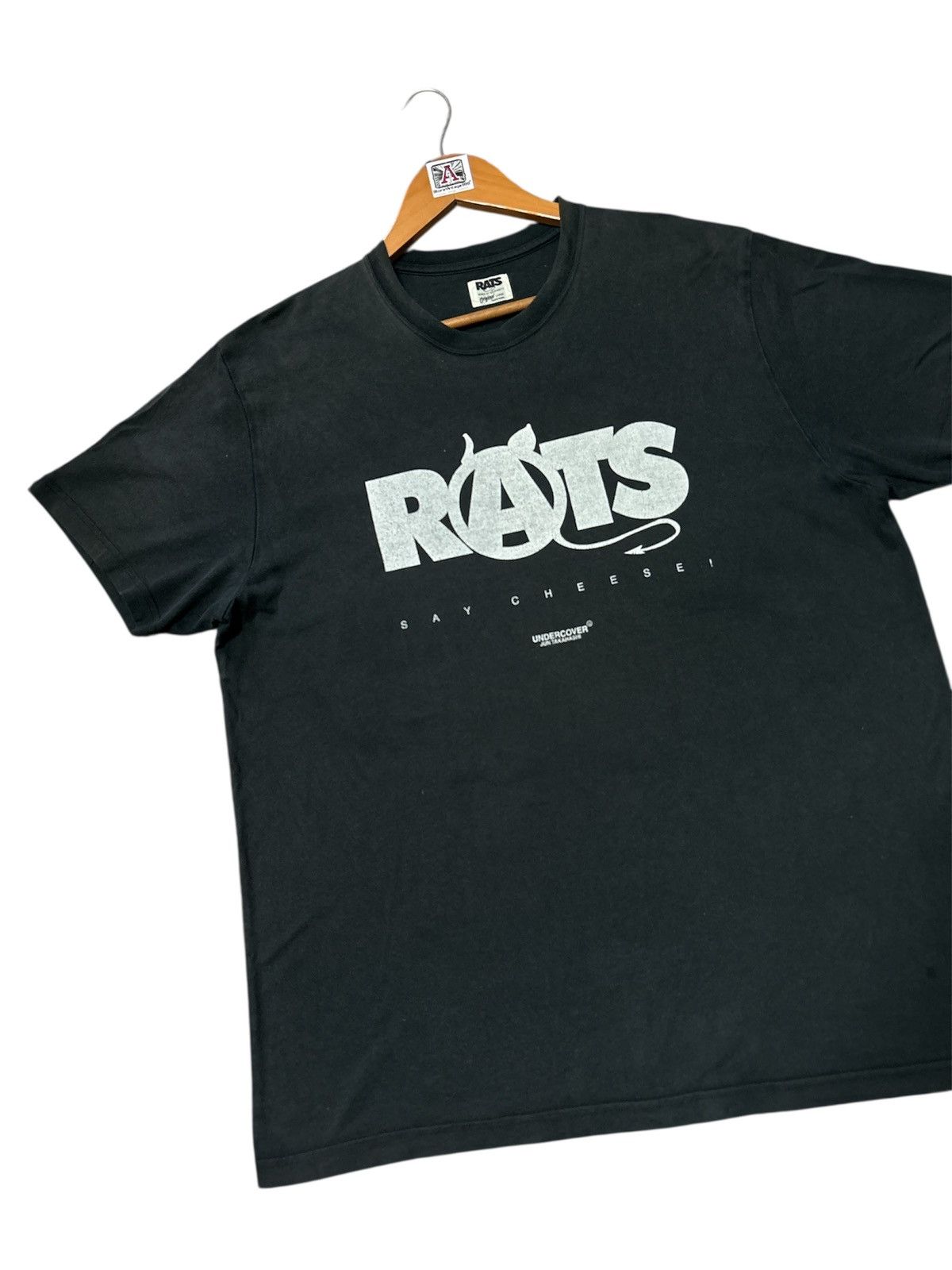 Takahiromiyashita The Soloist. × Undercover 💸BINDING OFFER💸UNDERCOVER X RATS “SAY CHEESE!” TSHIRT TEE🔥 Size US L / EU 52-54 / 3 - 3 Thumbnail