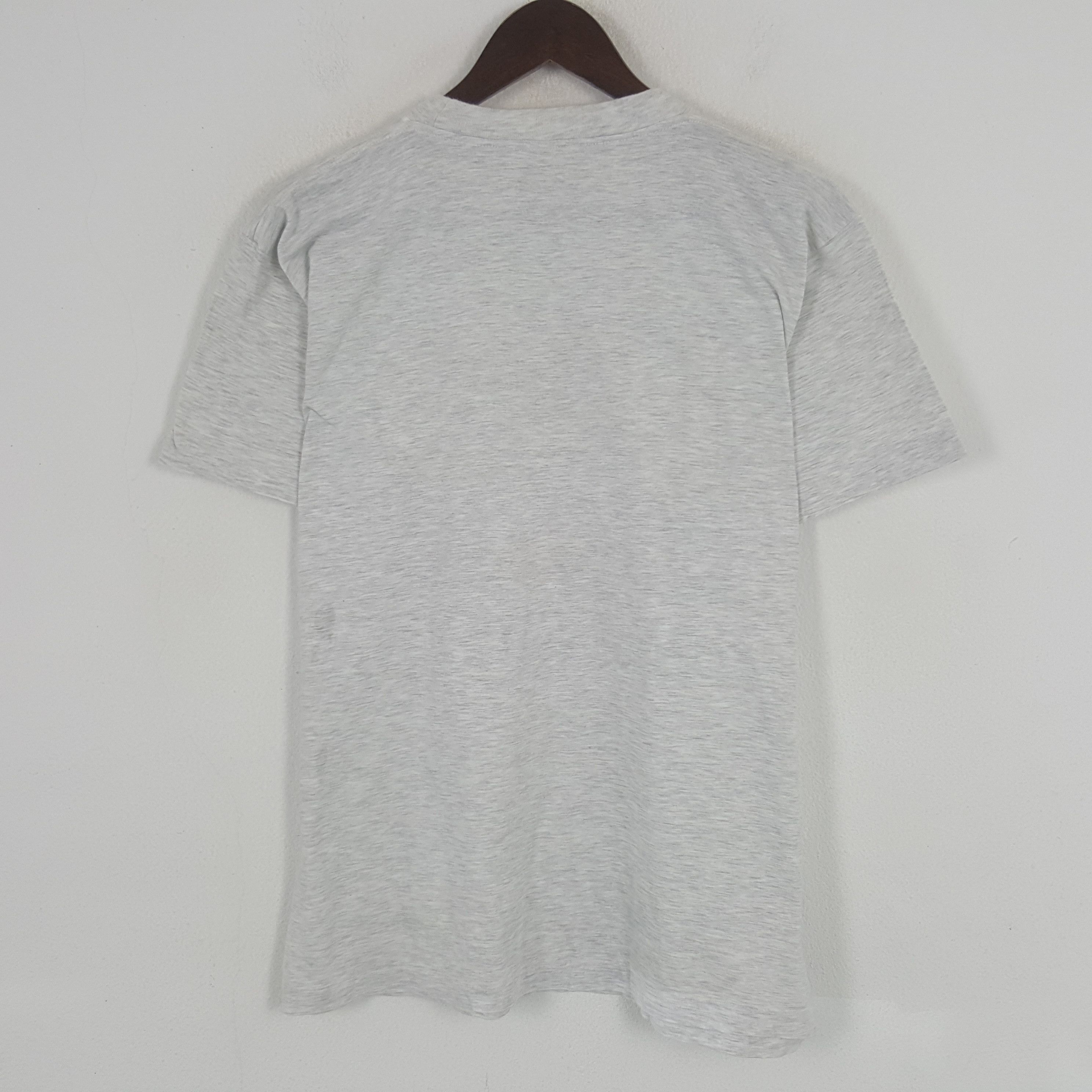 Vintage Vintage University Sweden Tshirt Size US M / EU 48-50 / 2 - 3 Thumbnail