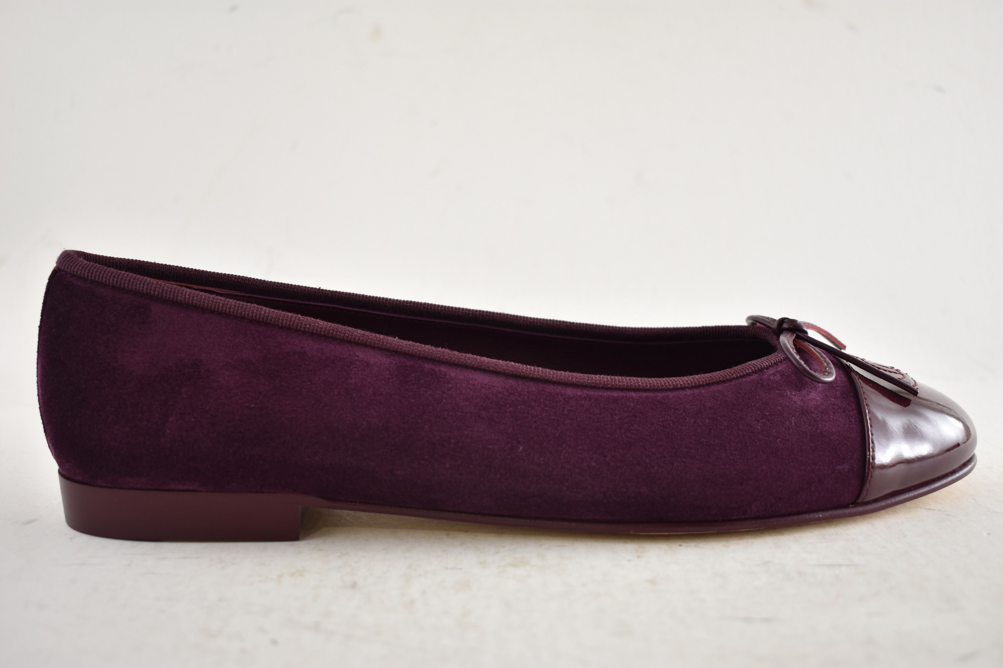 Chanel 26A Burgundy Purple Suede CC Logo Ballet Ballerina Flat 41 Size US 11 / IT 41 - 2 Thumbnail