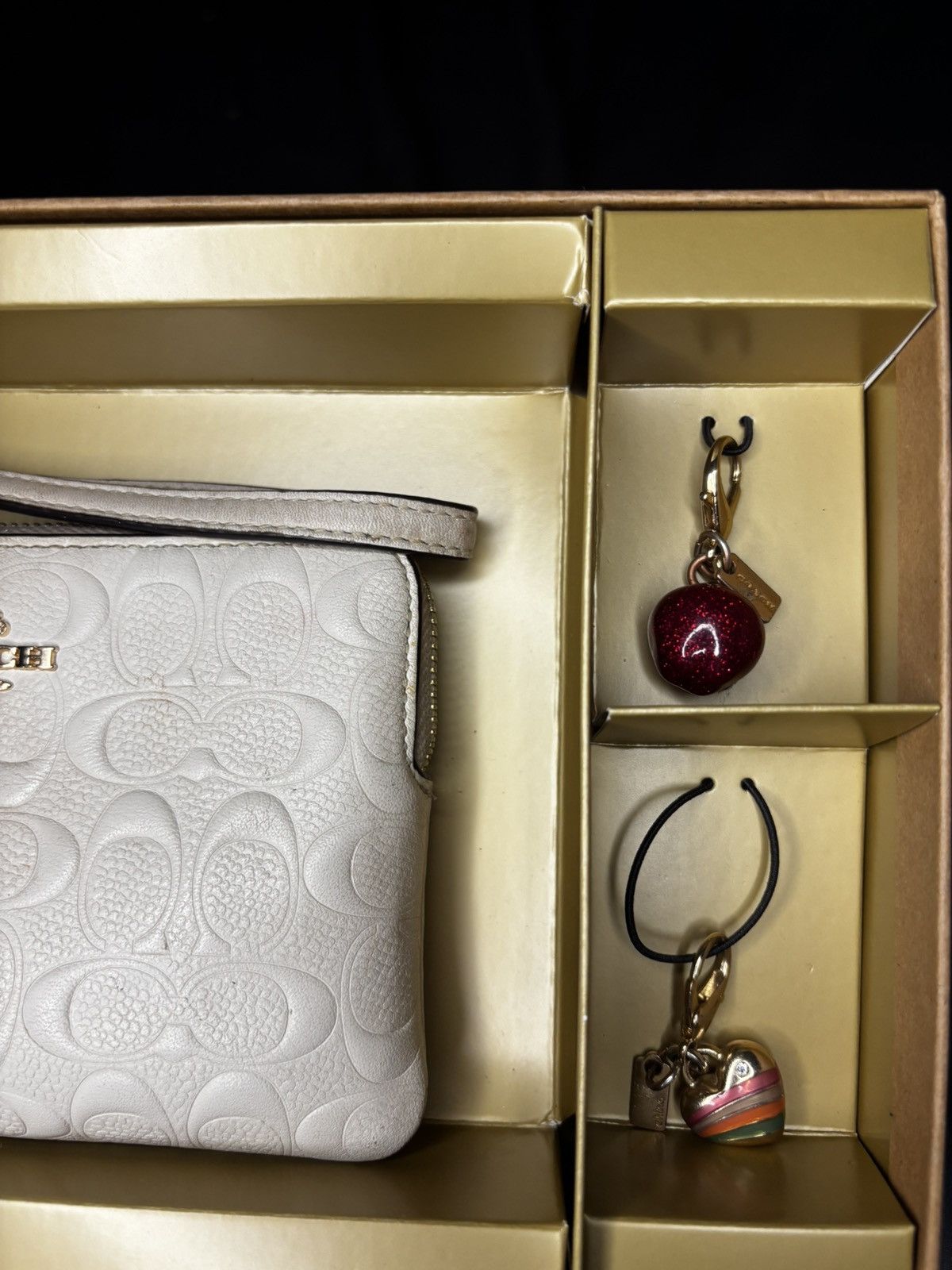 Coach COACH corner zip wristlet with apple & heart charm Size ONE SIZE - 2 Thumbnail