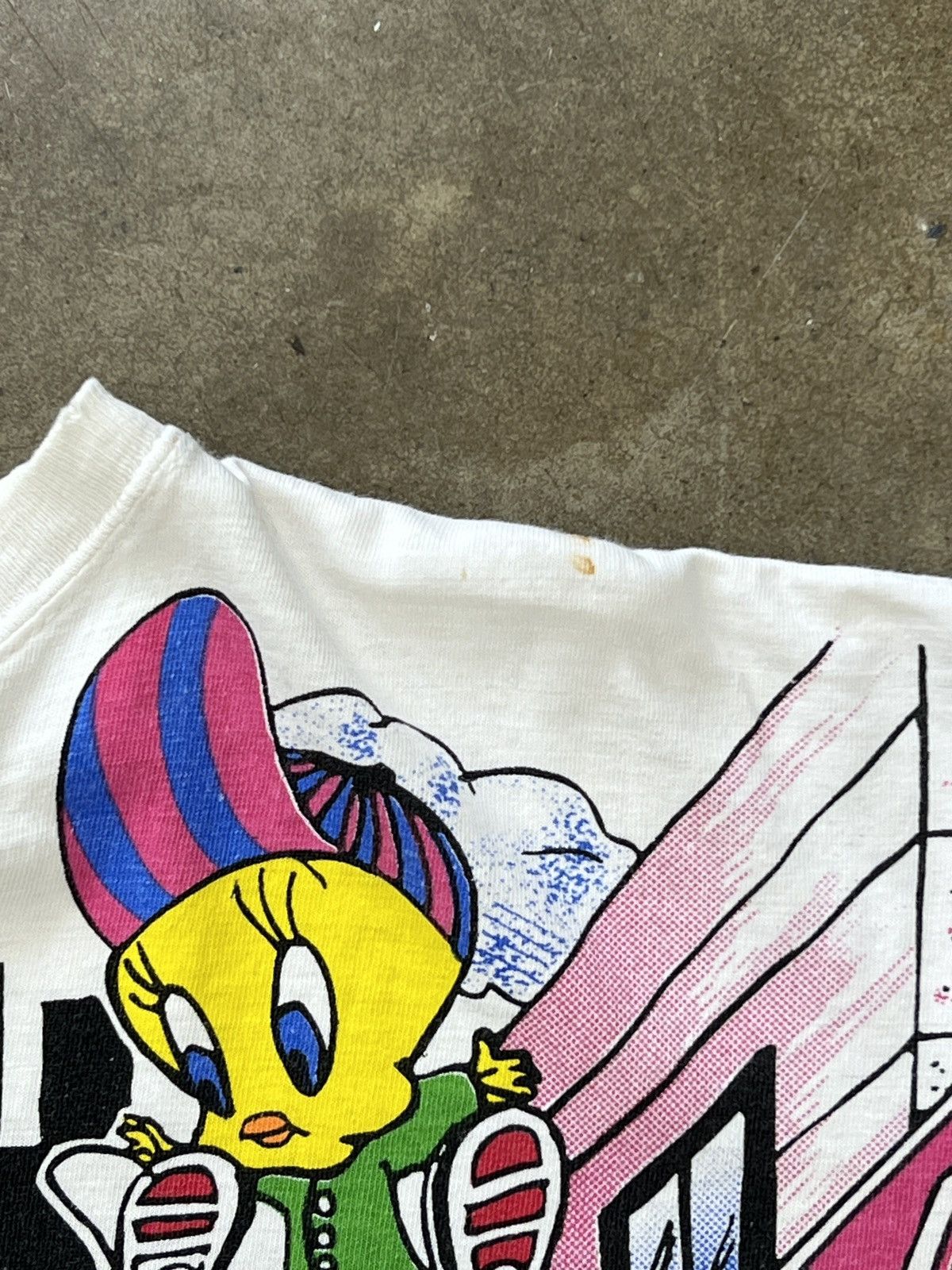 Warner Bros Vintage AOP 1994 Looney Tunes Tweety Bugs Bunny Tee XXL Size US XXL / EU 58 / 5 - 6 Thumbnail