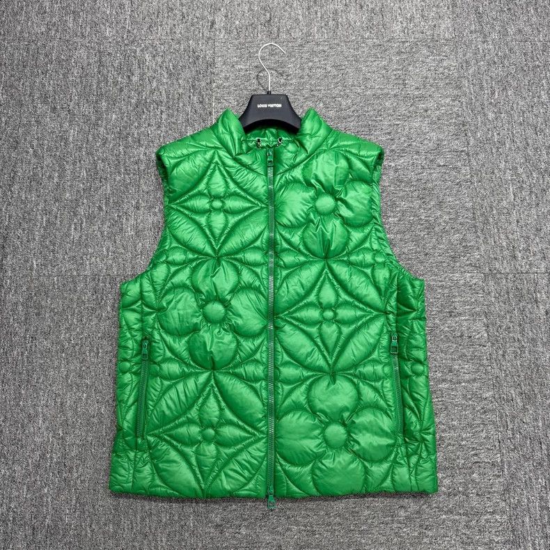 Louis Vuitton Louis Vuitton Embossed three-flower vest Size US L / EU 52-54 / 3 - 1 Thumbnail