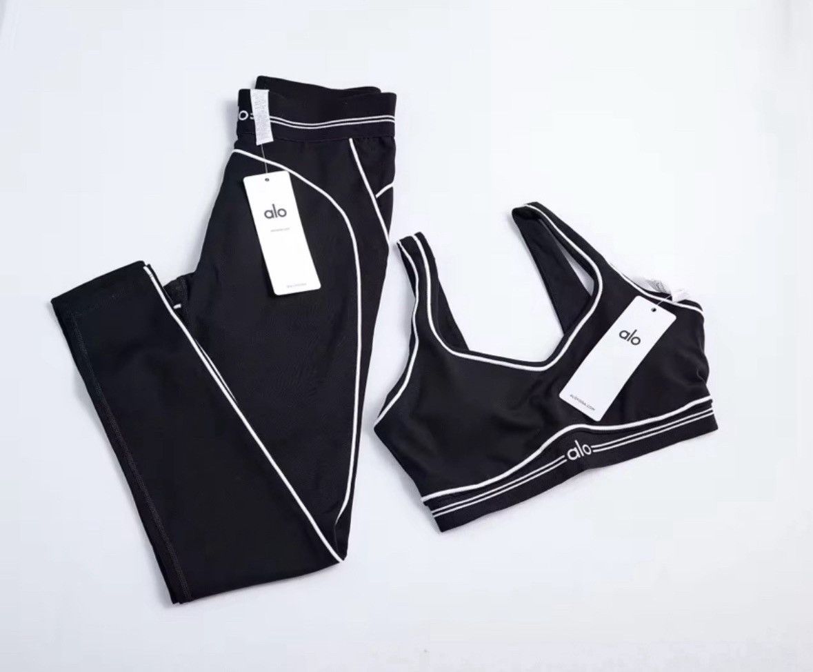 Alo Yoga Alo Heart Throb Sets (multiple colors & sizes) Size 28" / US 6 / IT 42 - 3 Thumbnail