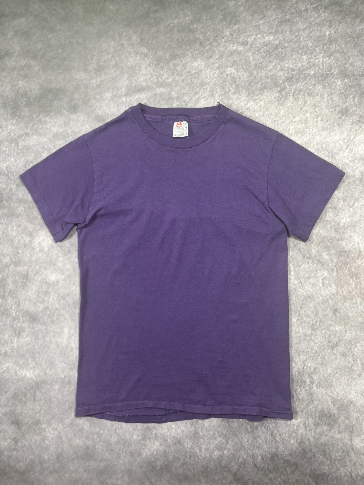 Vintage Vintage Hanes Blank Tee Made in USA 1990s Sun Faded Bleached Size US S / EU 44-46 / 1 - 9 Thumbnail