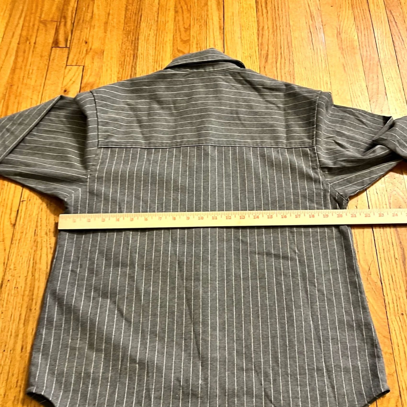 Abercrombie & Fitch Abercrombie & Fitch Soft AF Flannel Shirt Womens Small Gray Oversized Button Up Shirt Womens S Gray / Button-Up Shirt Size S / US 4 / IT 40 - 4 Thumbnail
