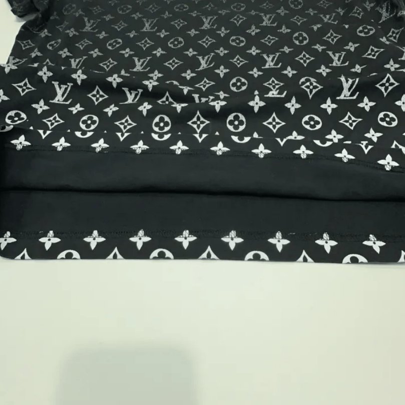 Louis Vuitton Louis Vuitton crew neck short sleeve Size US XS / EU 42 / 0 - 4 Thumbnail