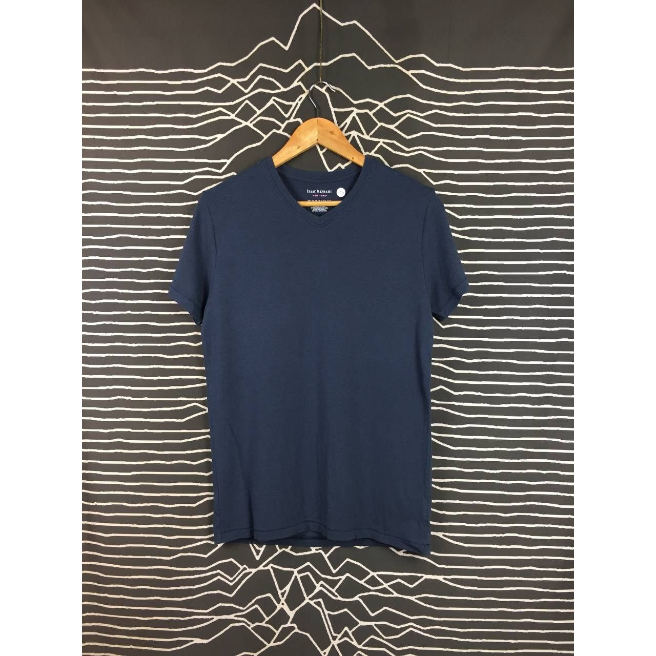 Isaac Mizrahi × Vintage Isaac Mizrahi New York Casual V-Neck Essentials Tee Size US S / EU 44-46 / 1 - 2 Thumbnail