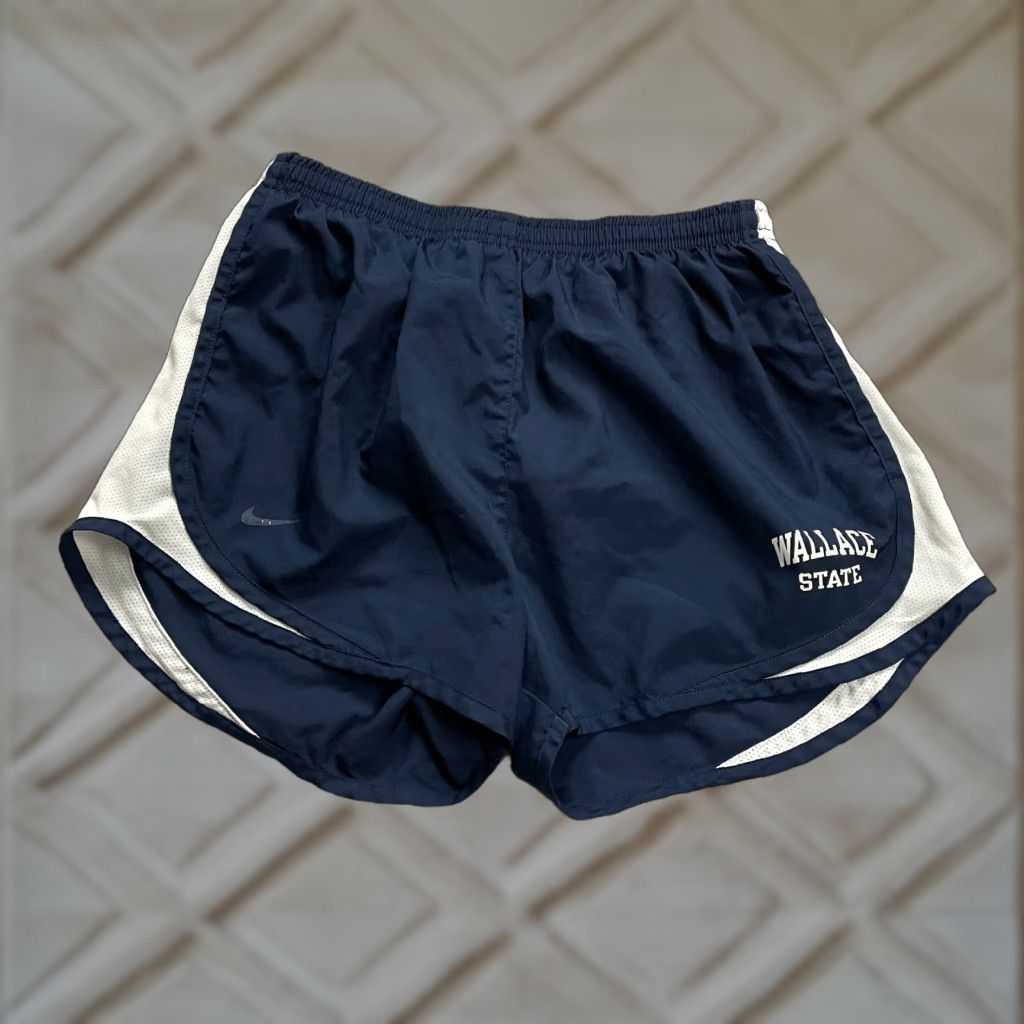 Nike Nike Dri Fit Active Shorts Womens Medium Blue Elastic Waist Pockets 26x3 Size 32" / US 10 / IT 46 - 1 Thumbnail