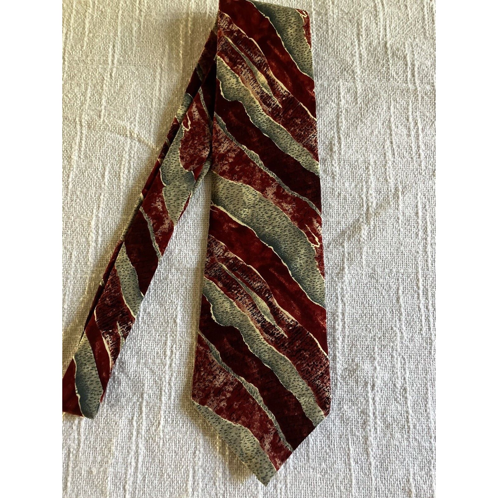 Oscar De La Renta Oscar de la Renta 100% Silk Tie VINTAGE Red Made In USA Size ONE SIZE - 1 Thumbnail