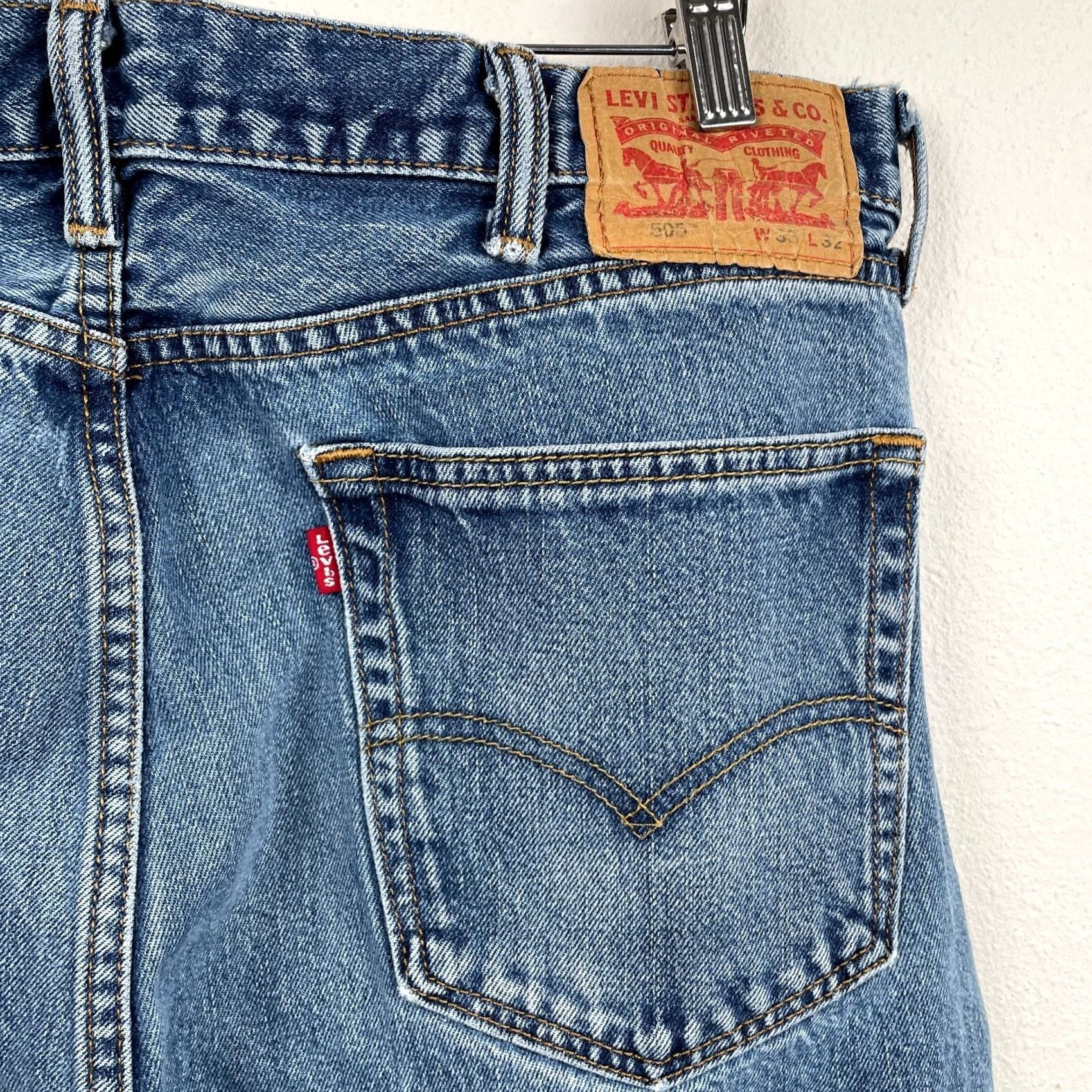 Levi's VINTAGE Levis 505 Jeans Shirt? Levi's 505 Regular Fit 5-Pocket Denim Blue Medium Wash 38x32 38x30 Inseam 32 5-Pocket Design Mens Jeans Size US 38 / EU 54 - 6 Thumbnail