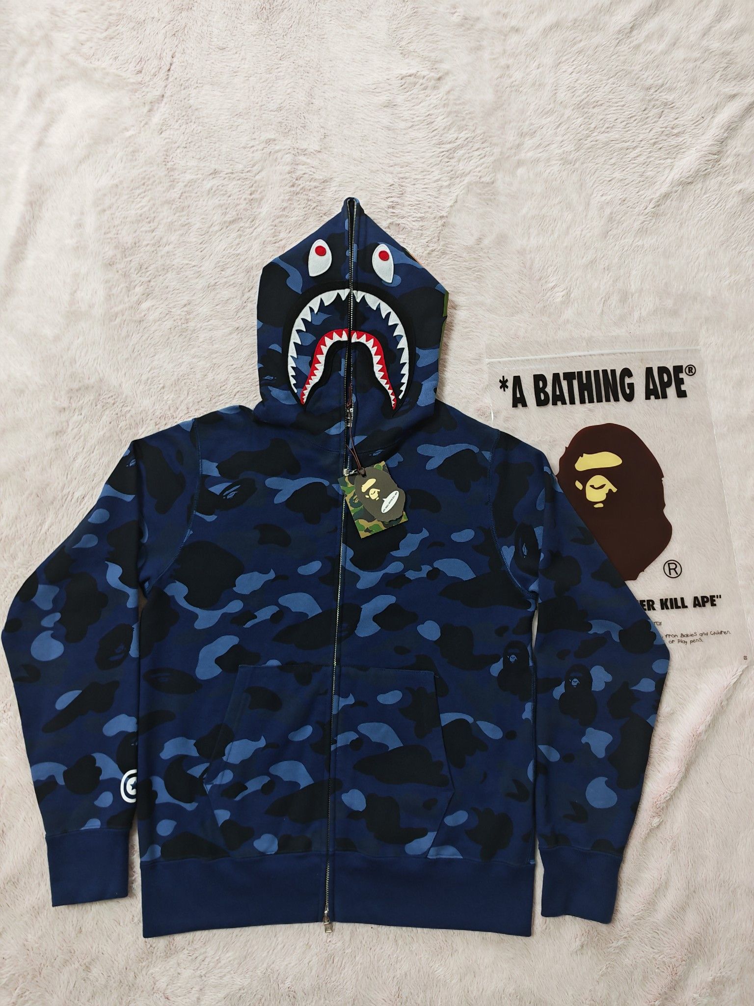 Bape A Bathing Ape Blue Camo Shark Hoodie Size M Size US M / EU 48-50 / 2 - 1 Thumbnail
