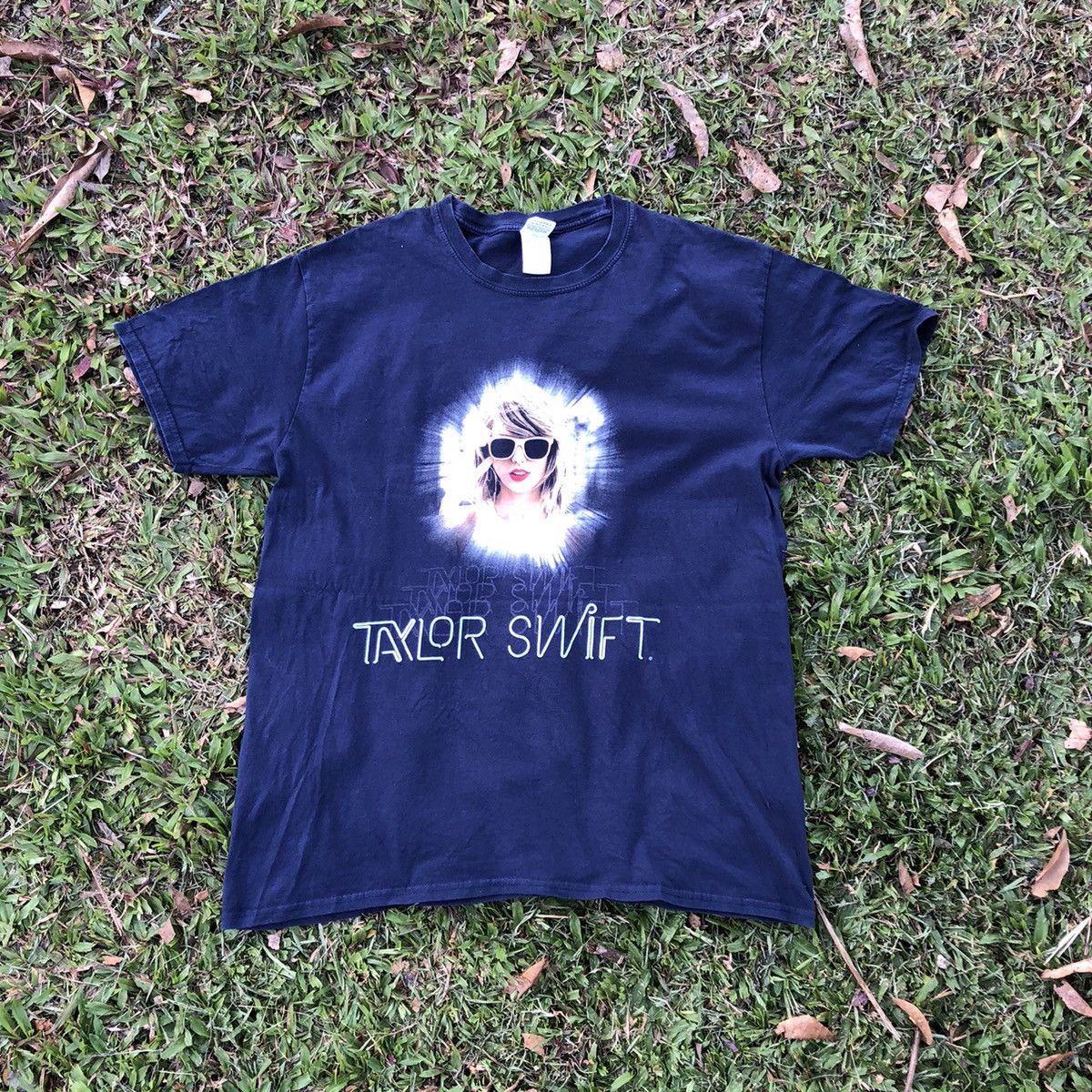 Band Tees Vintage Taylor Swift Tour T Shirt Size US M / EU 48-50 / 2 - 1 Thumbnail