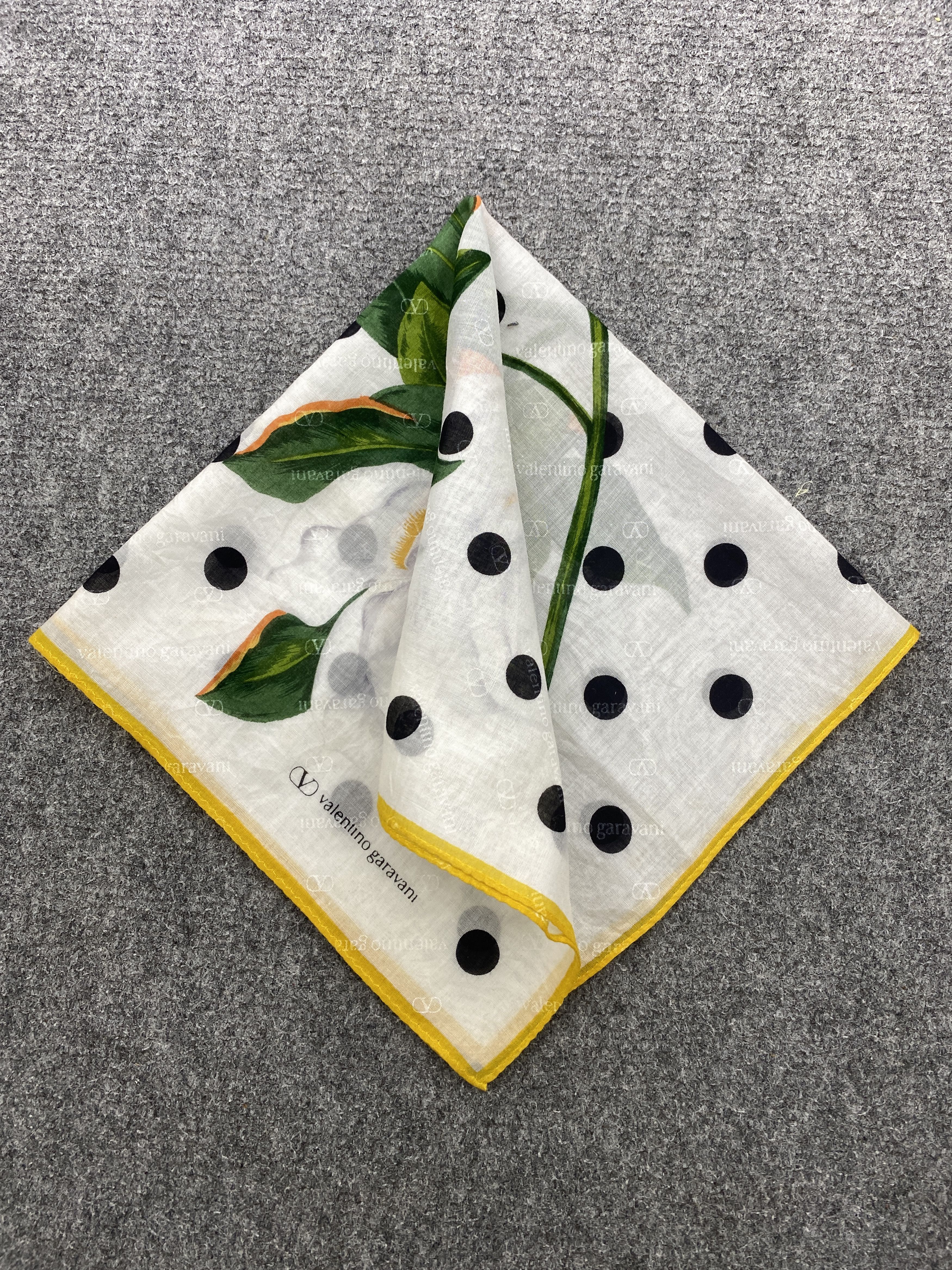 Vintage Valentino Garavani Handkerchief / Neckerchief HKC0701 Size ONE SIZE - 3 Thumbnail