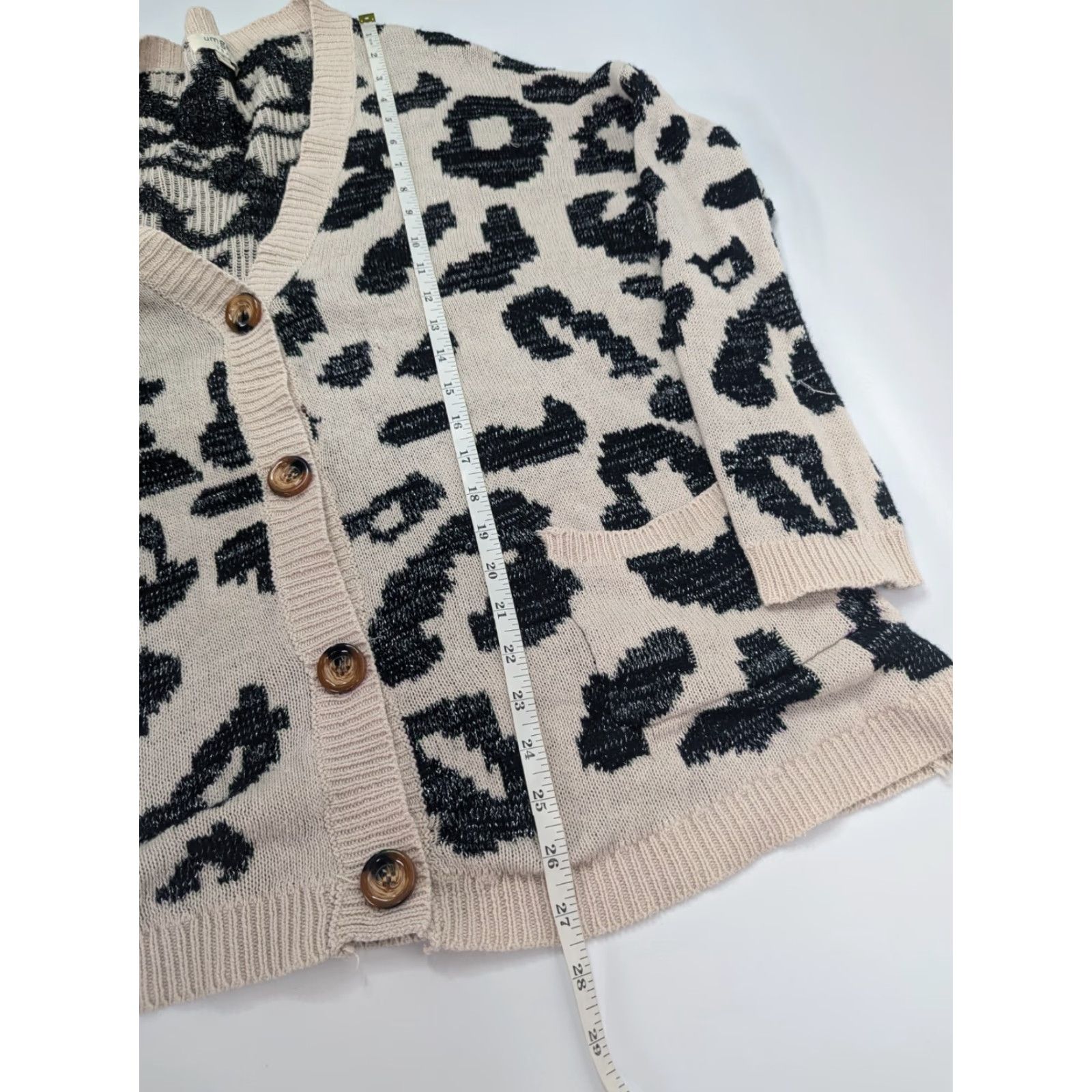 Vintage Umgee Cardigan Sweater V-Neck Animal Print Long Sleeve Beige M Size Large Medium Women Size M / US 6-8 / IT 42-44 - 4 Thumbnail
