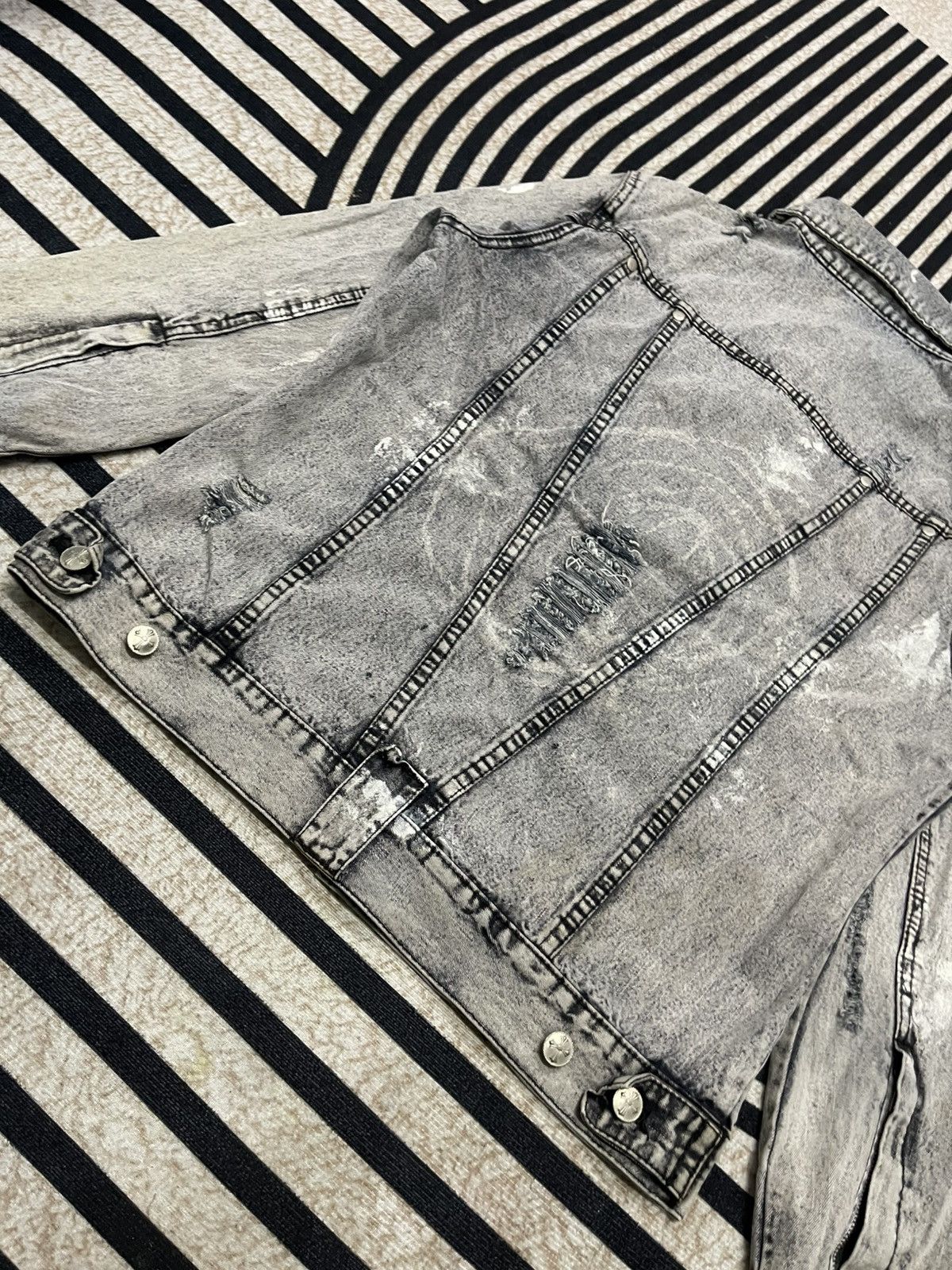 In The Attic 2000s IN THE ATTIC MUDWASH DISTRESSED DENIM BIKER JACKET Size US M / EU 48-50 / 2 - 16 Thumbnail