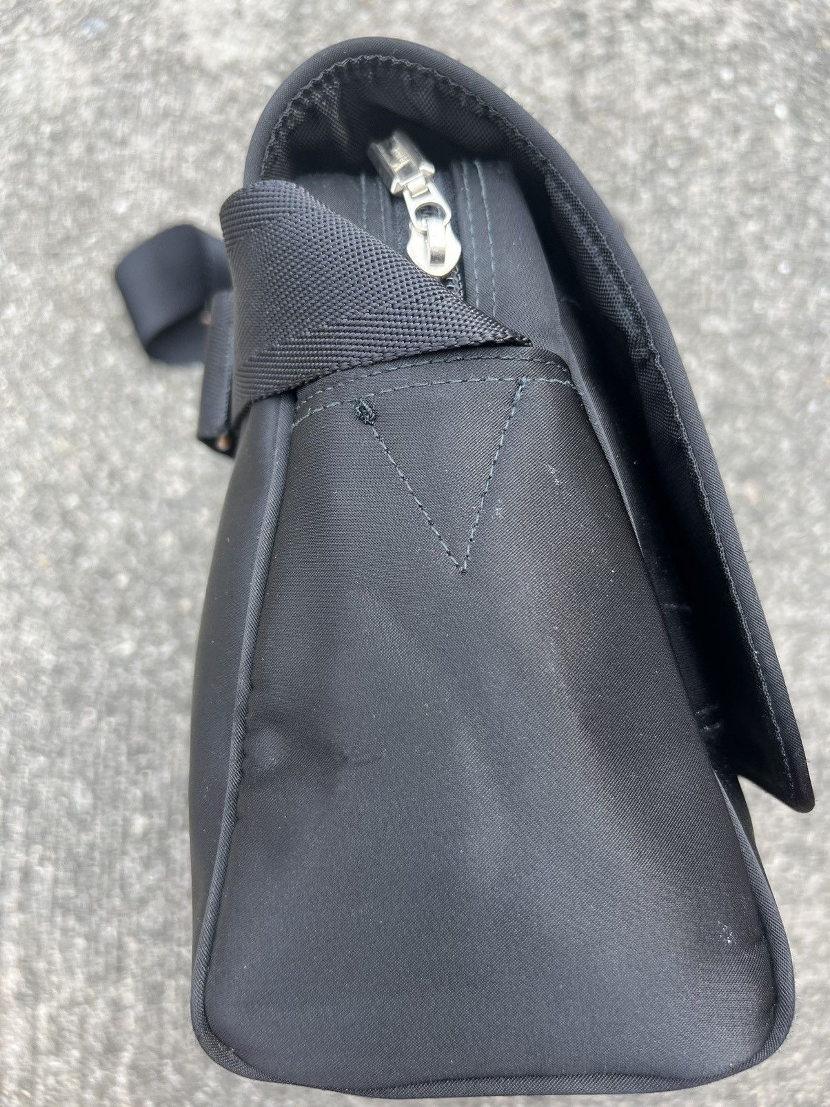 Yohji Yamamoto Vintage Yohji Yamamoto Y’saccs Pour Homme Sling Bag Black Size ONE SIZE - 18 Thumbnail